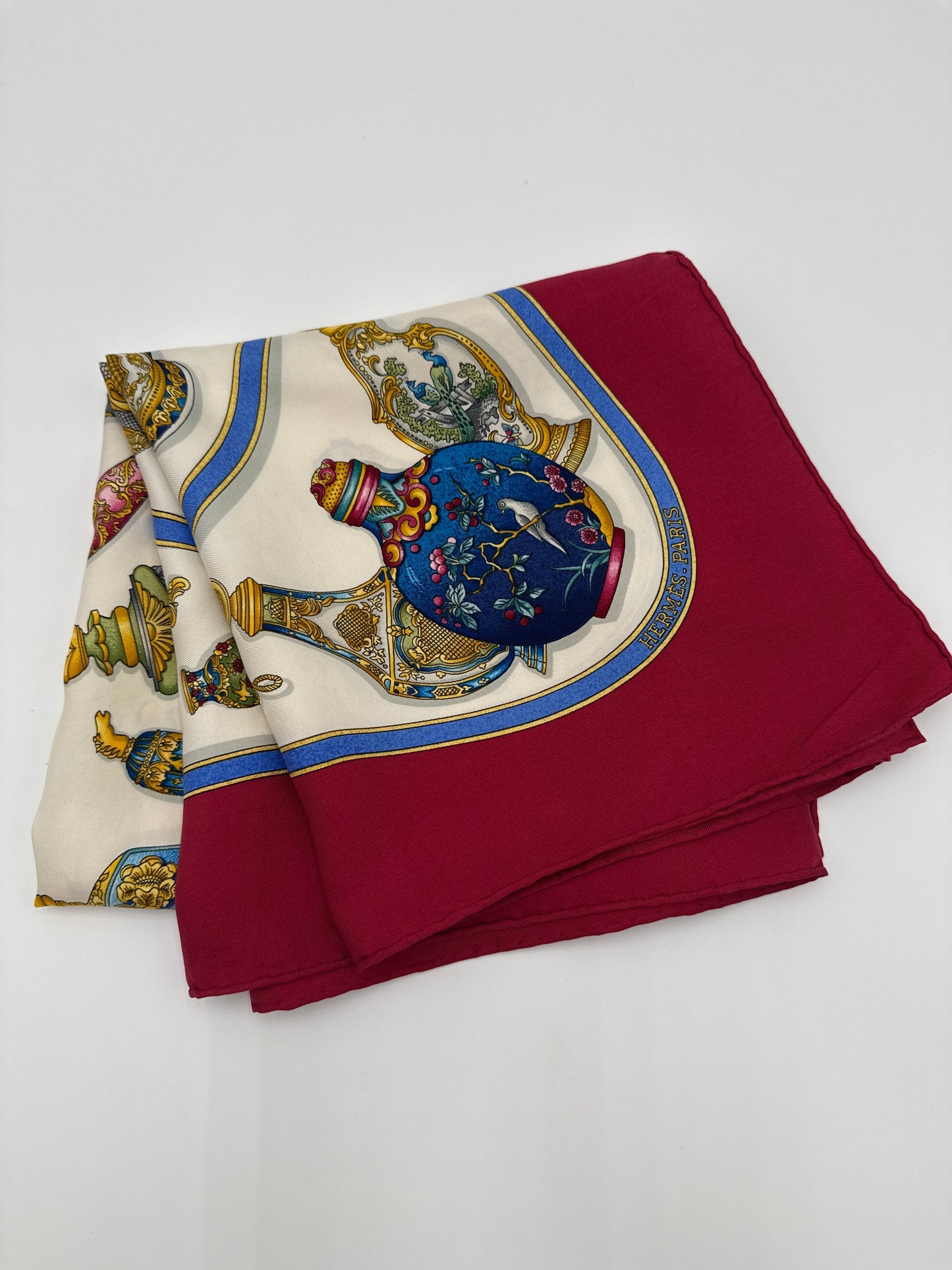Hermès Foulard vintage carré seta “Qu’importe Le Flacon”