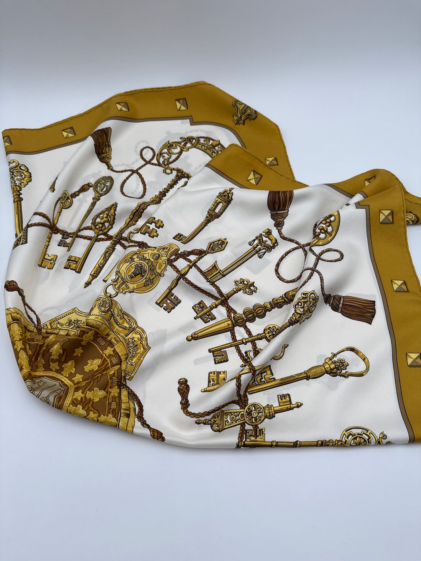 Hermès Foulard Seta Vintage Carrè giallo “Les Cles”