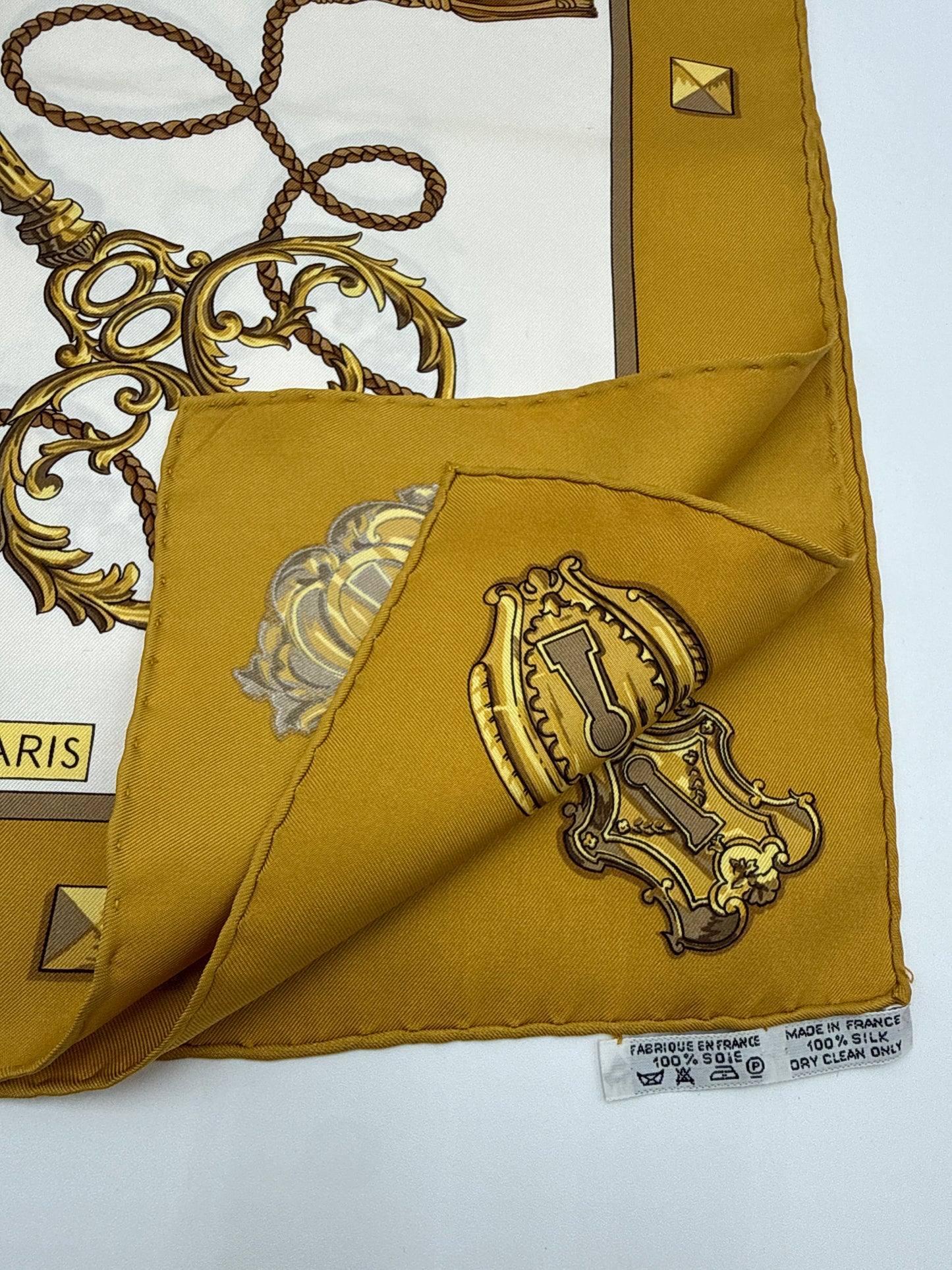 Hermès Foulard Seta Vintage Carrè giallo “Les Cles”
