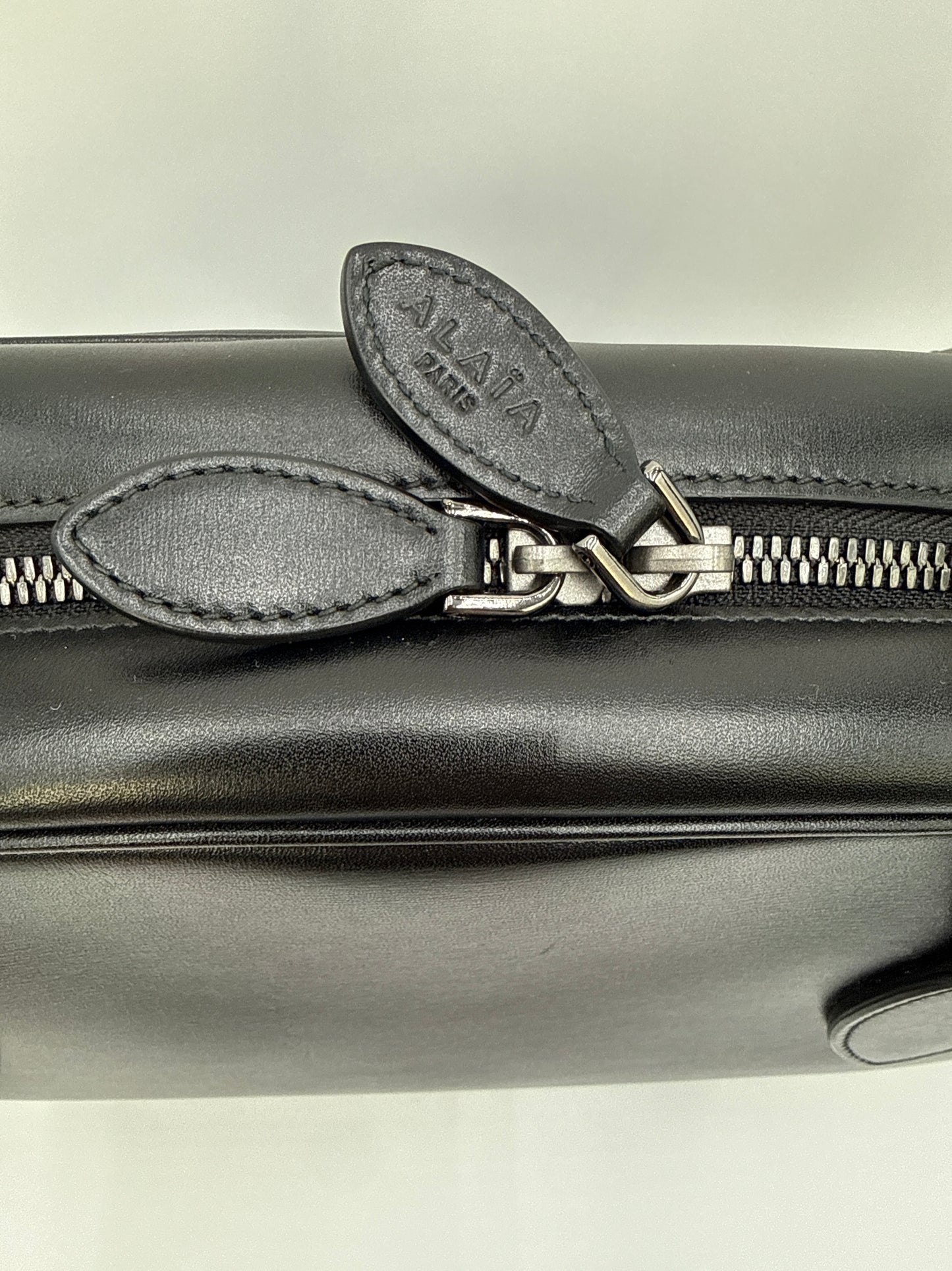 ALAIÏA borsa in pelle nera