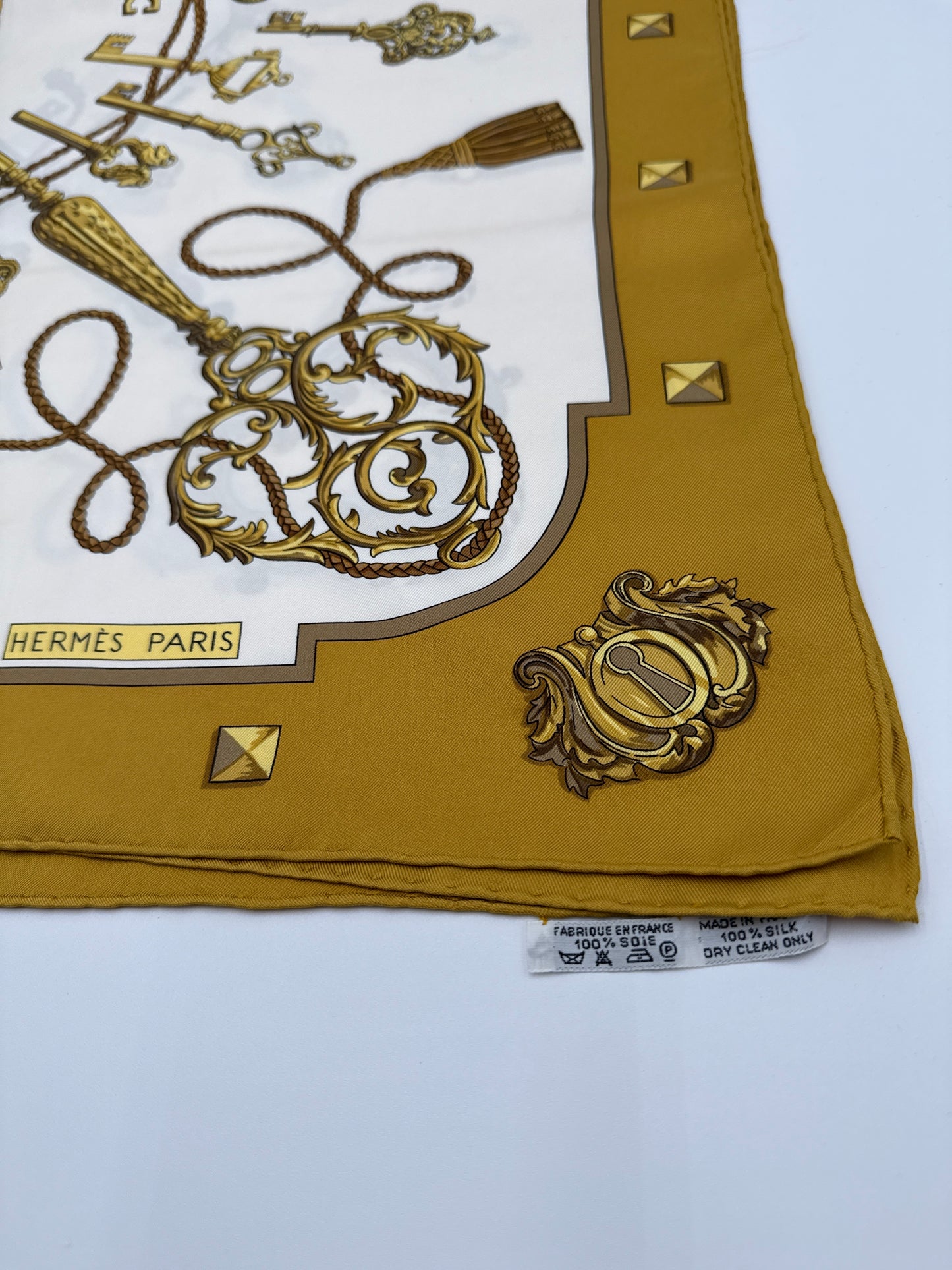 Hermès Foulard Seta Vintage Carrè giallo “Les Cles”