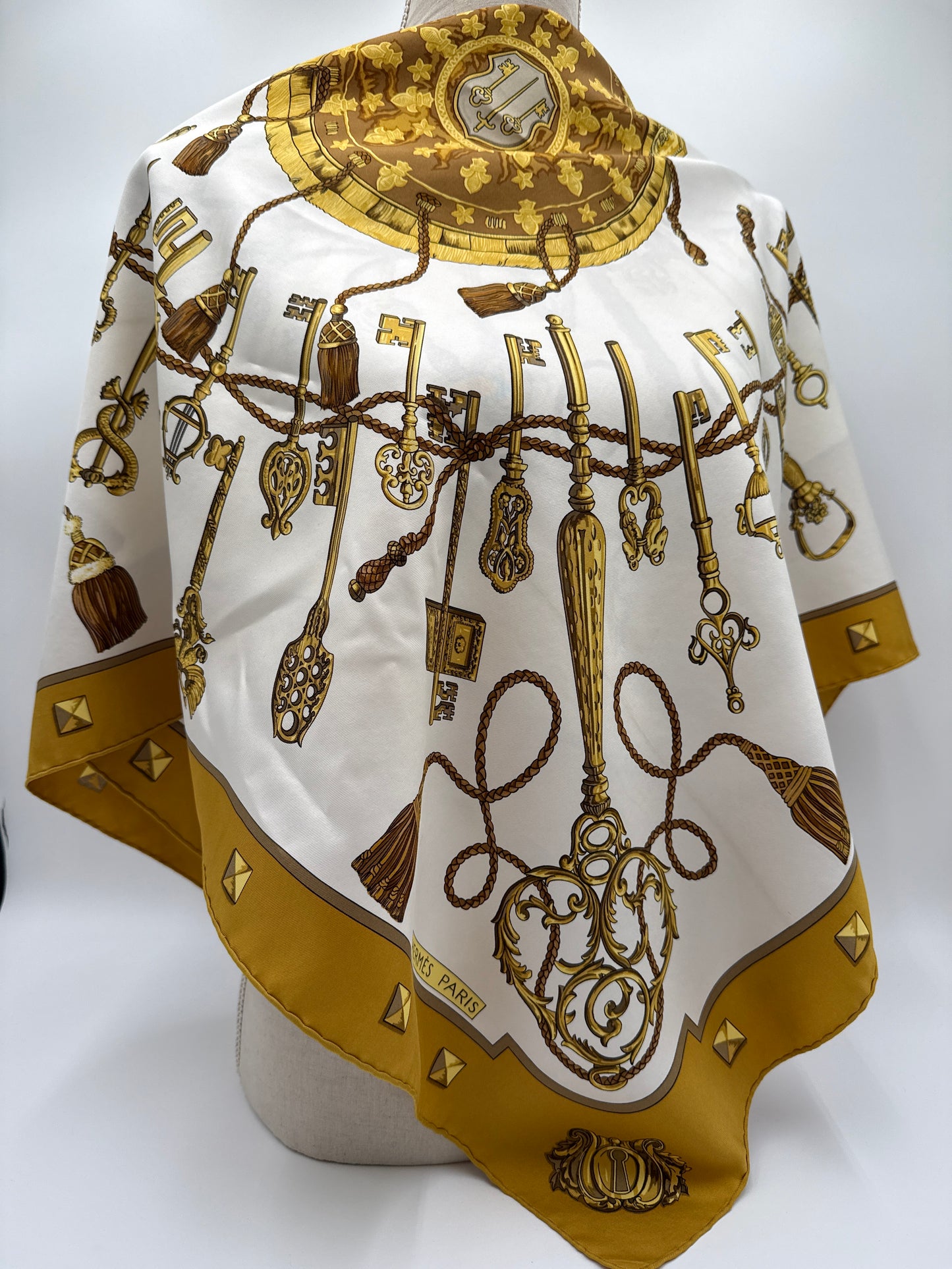 Hermès Foulard Seta Vintage Carrè giallo “Les Cles”