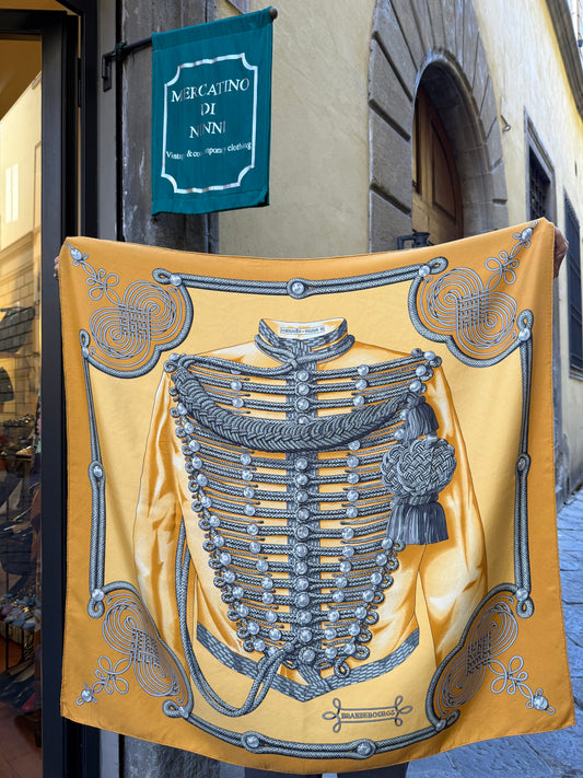 Hermès Foulard di Seta Carré Giallo “Brandebourgs” Oro