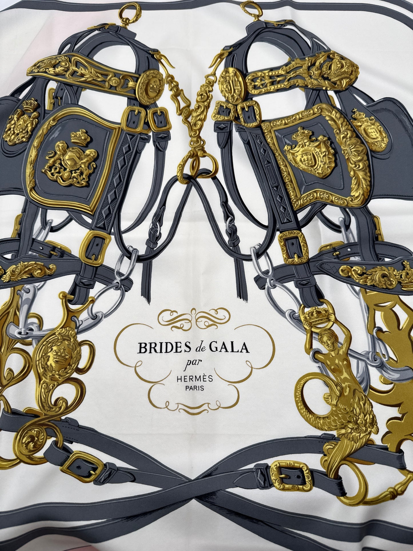 Hermés Foulard Vintage di seta carrè Rosa "Brides de Gala"