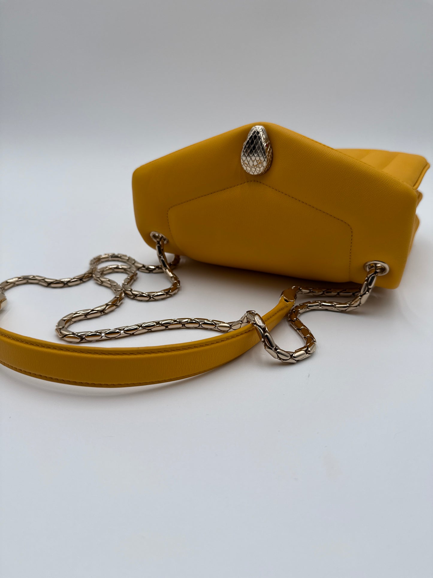 Bulgari Borsa Serpenti Reverse Mini in Pelle Gialla