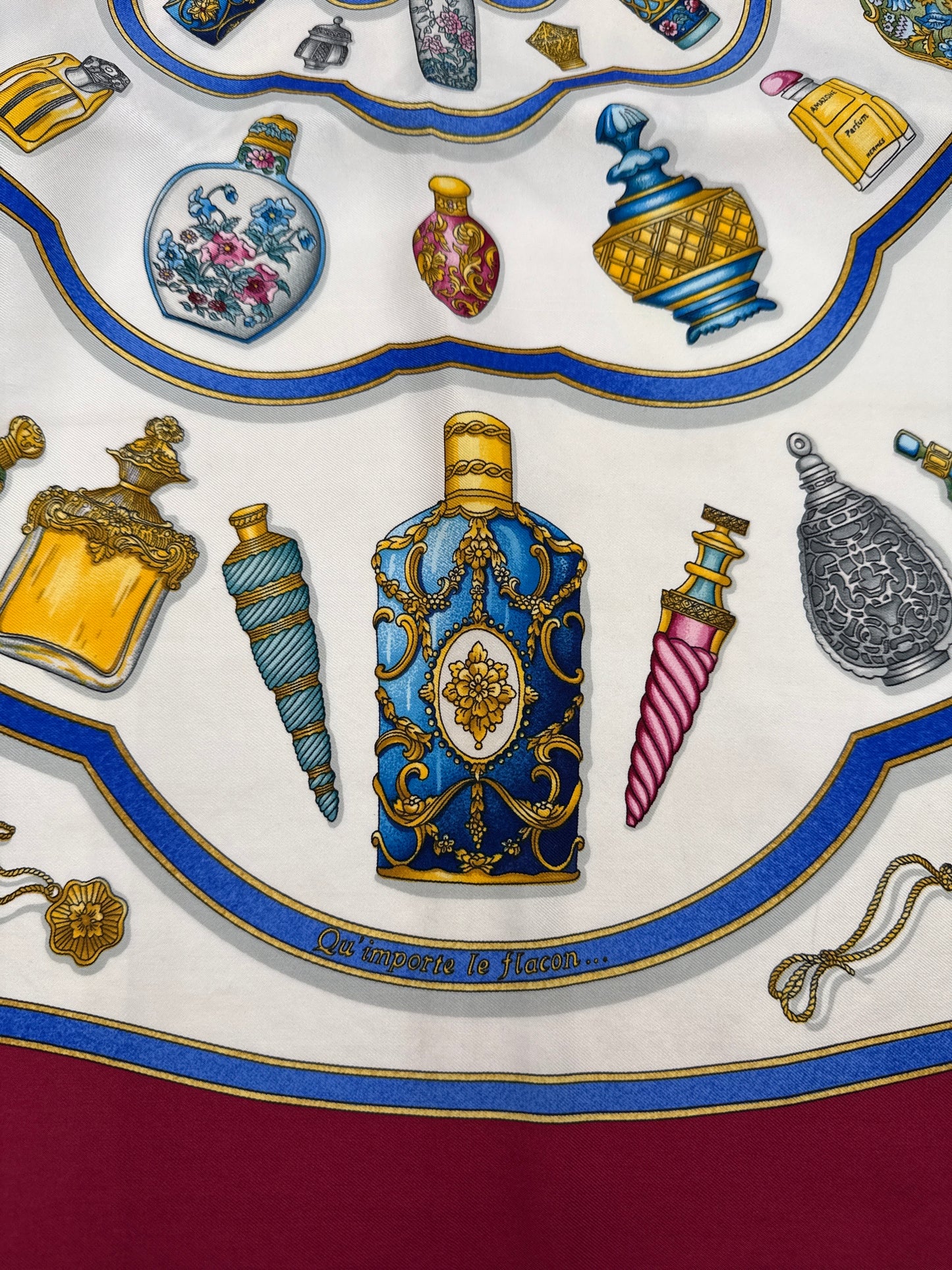 Hermès Foulard Vintage Carré di Seta “Qu’importe Le Flacon” Bordeaux