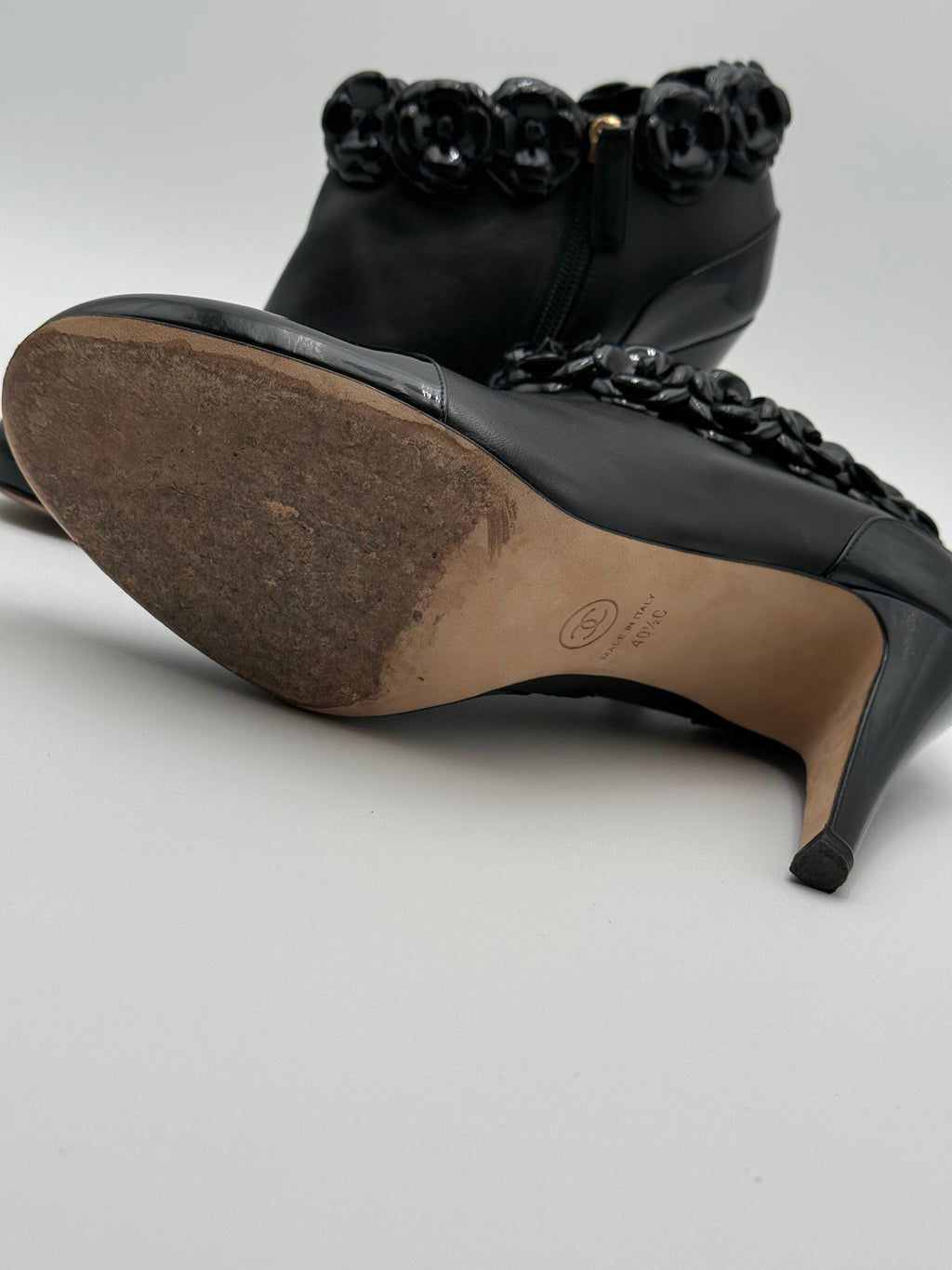 Chanel Stivaletto Camelia in Vernice Nero