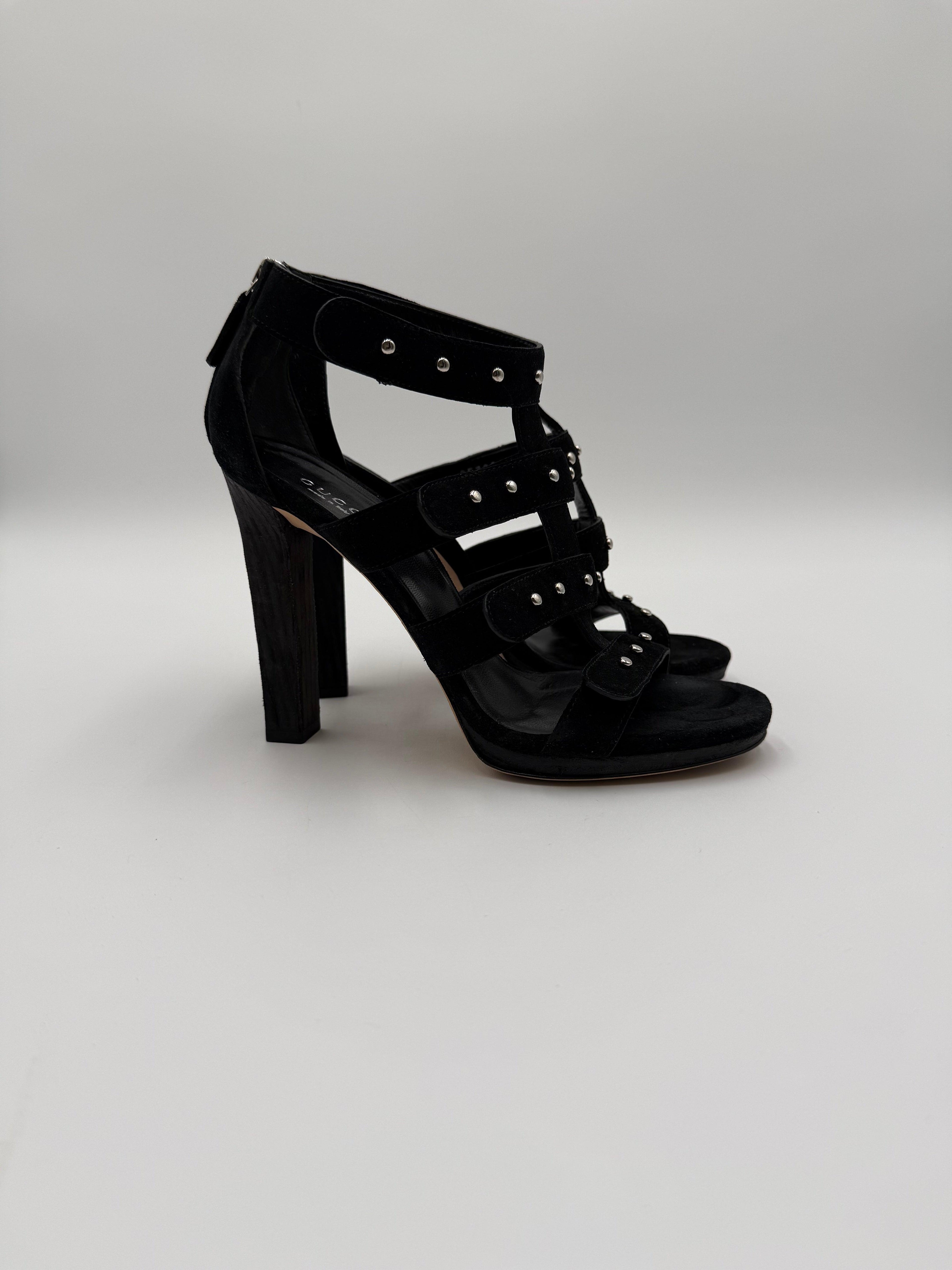 Gucci Sandali  “Cage” in Camoscio nero con Borchie Frida Giannini
