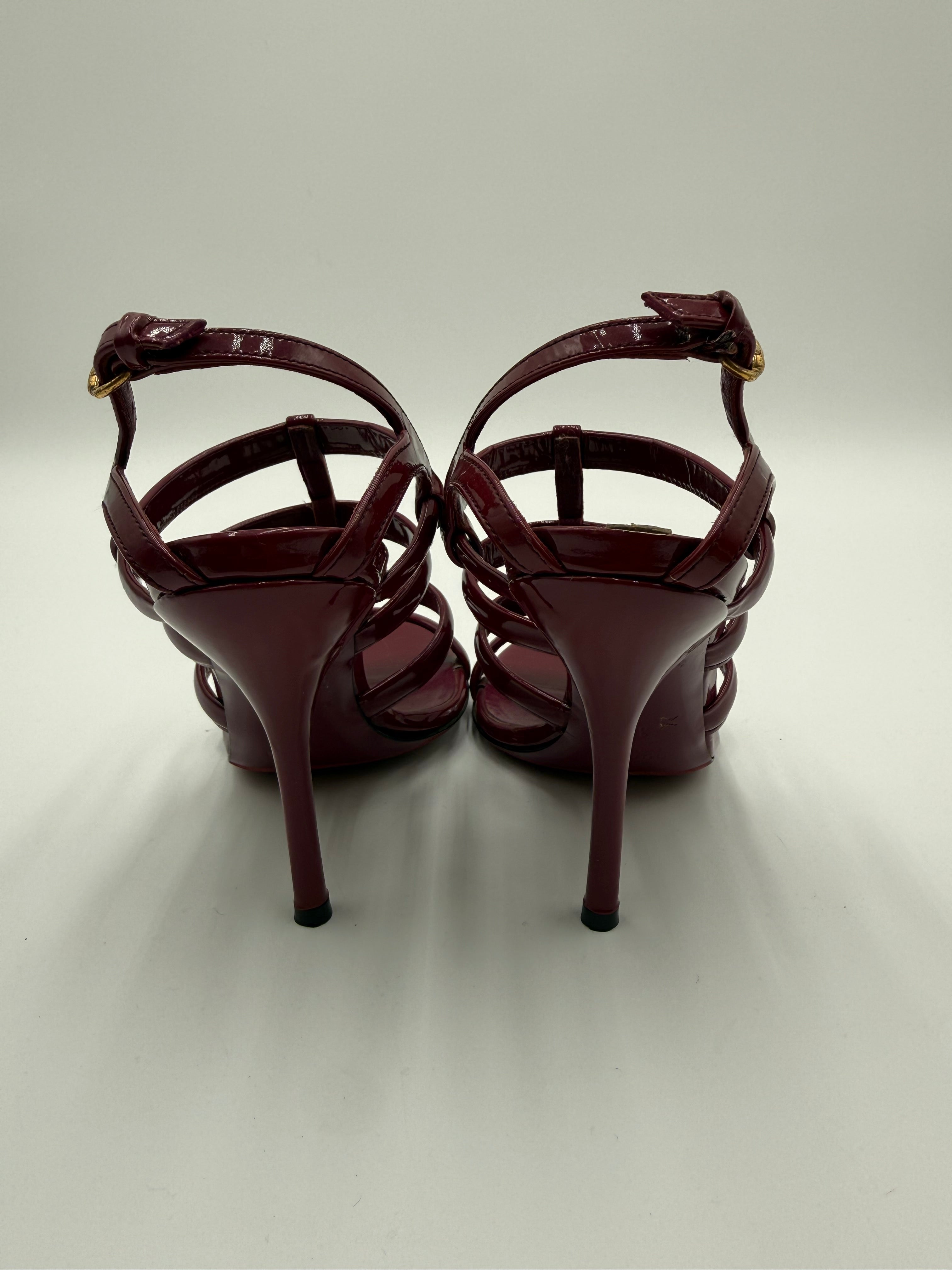 Sandali Gucci Cage in Vernice Bordeaux