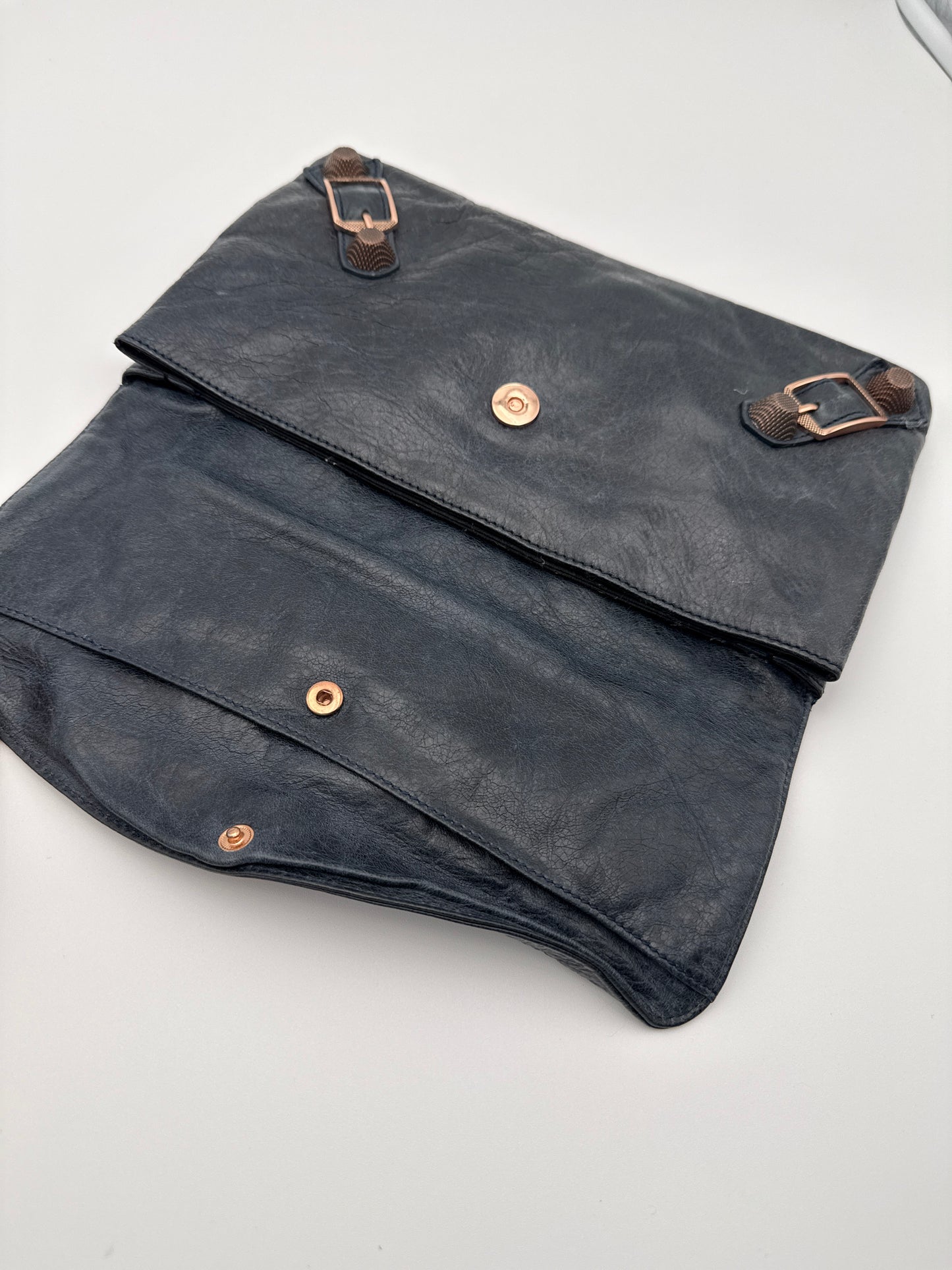 Balenciaga Pochette Giant Envelope in pelle di Agnello Blu