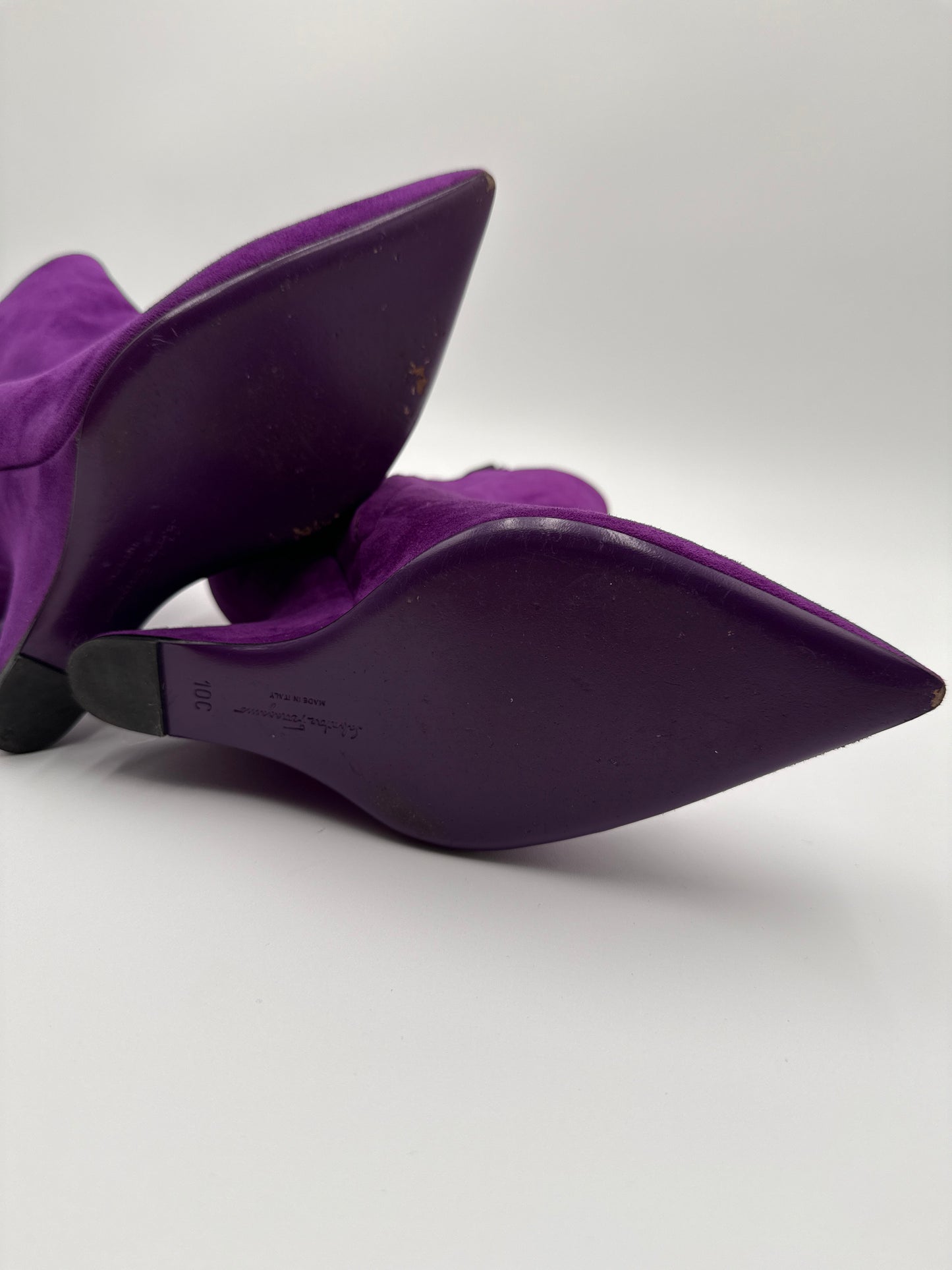 Salvatore Ferragamo Stivaletti Modello "Bolgheri" Cut-Out Bootie in Pelle Scamosciata Viola