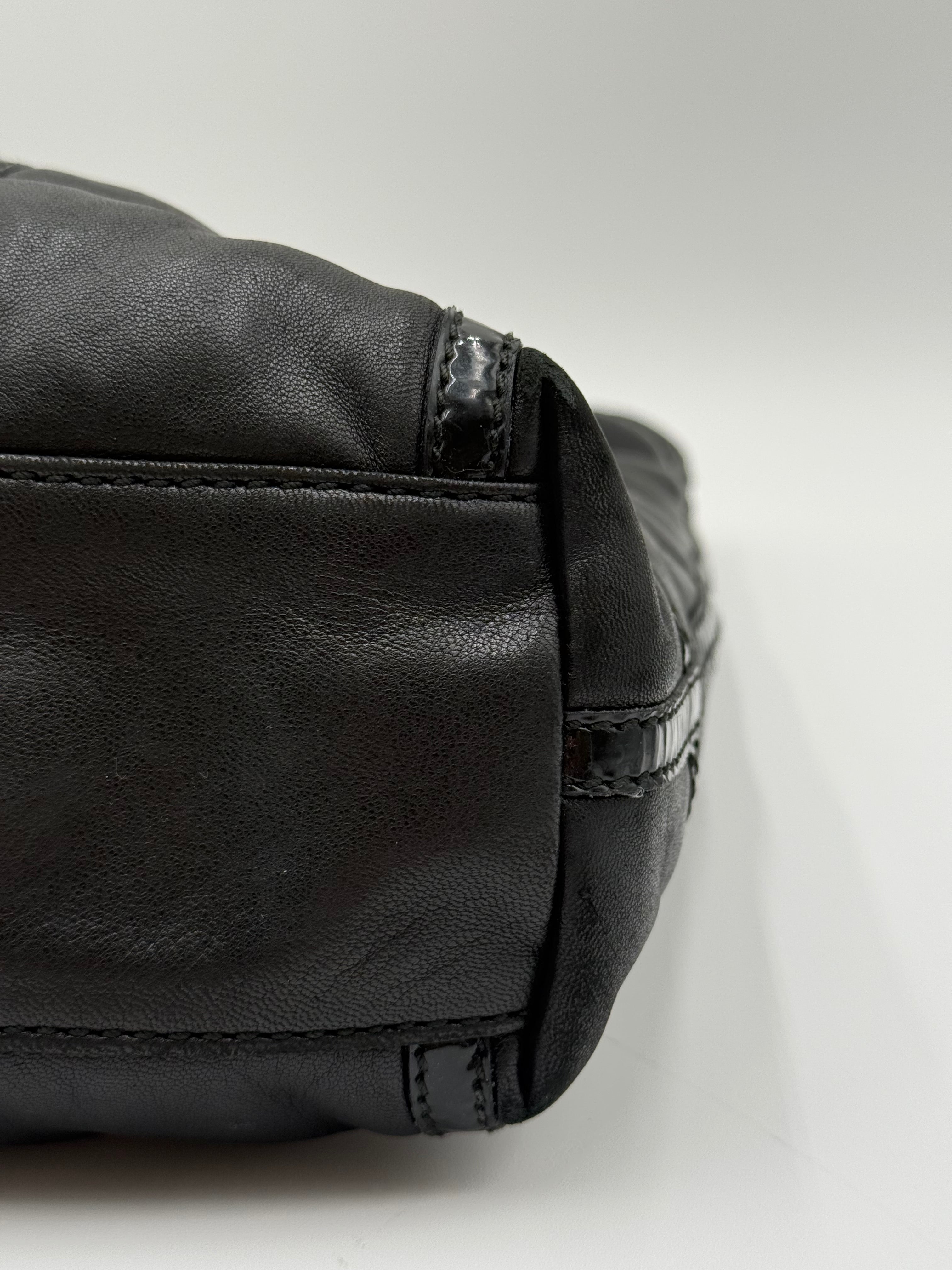 Borsa Salvatore Ferragamo Vintage in Pelle di Nappa Nera ed inserti di Vernice