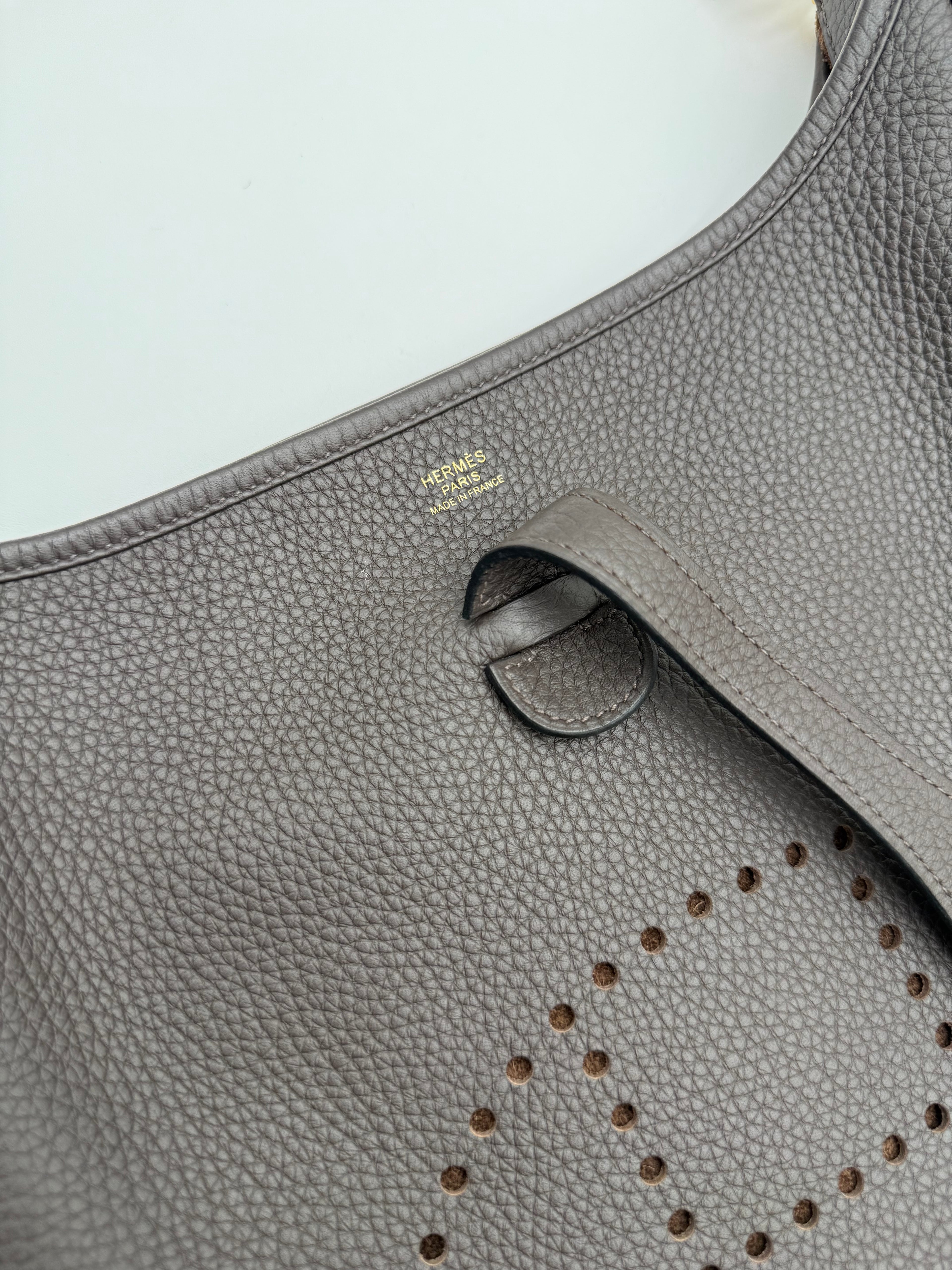 Evelyne Hermès III 29 in Pelle Taurillon Testa di Moro