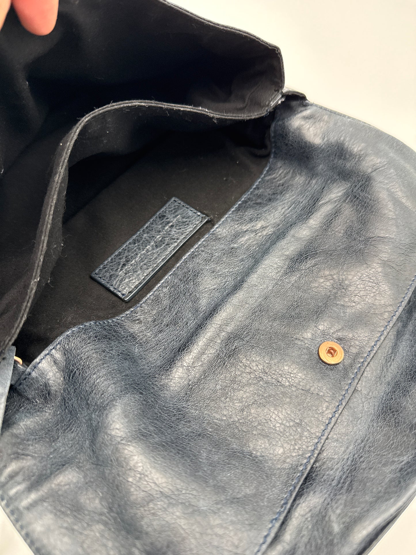 Balenciaga Pochette Giant Envelope in pelle di Agnello Blu