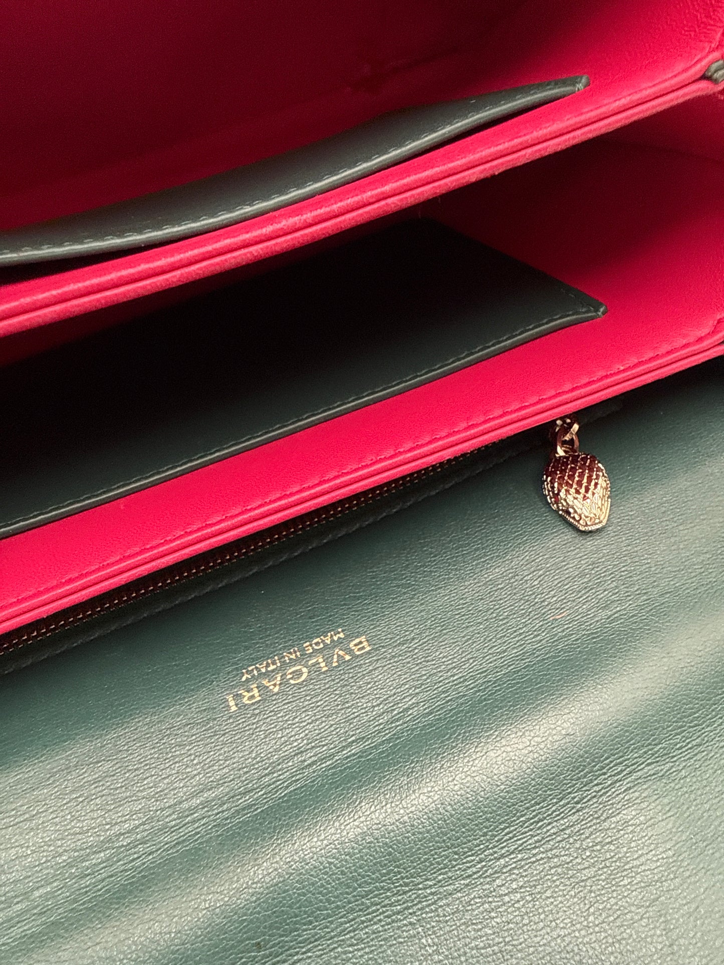 Bulgari Serpenti Borsa Reverse in Pelle di Vitello Smeraldo