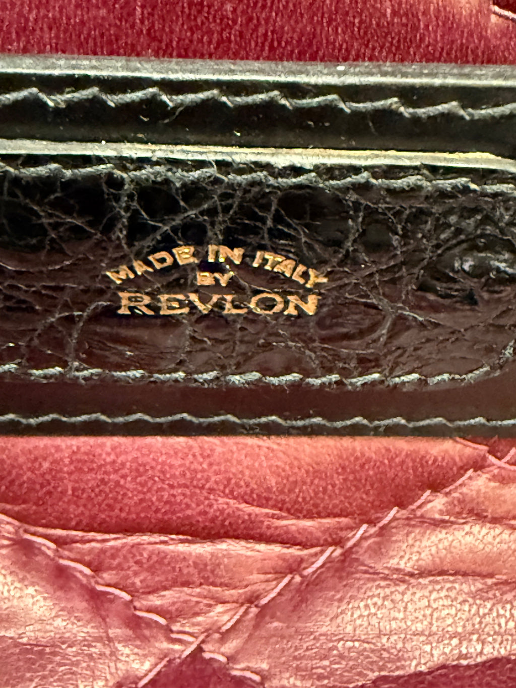 Beauty Casa Vintage  Revlon in Pelle di Coccodrillo Nero