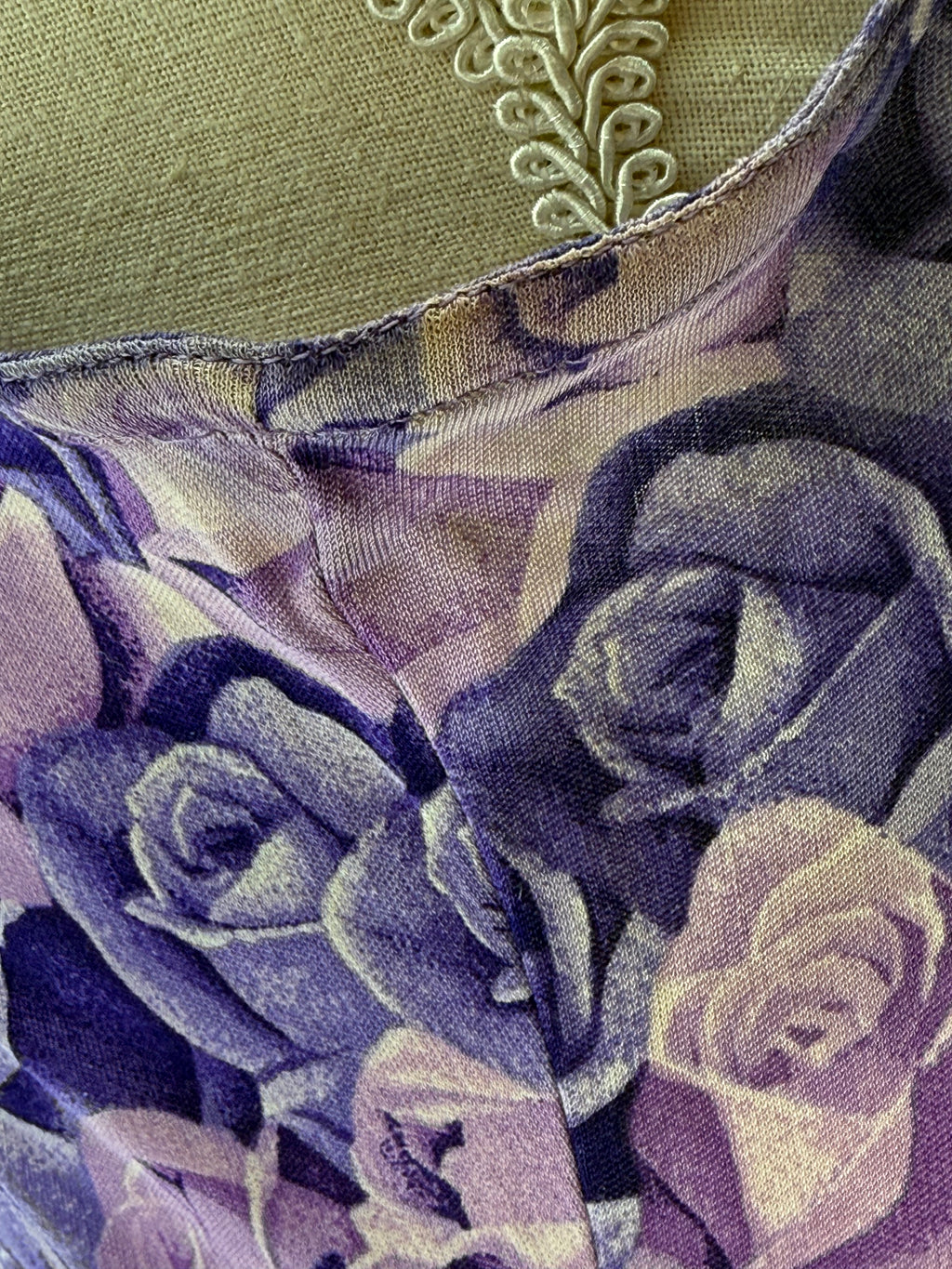 Versace Maglia Vintage in Viscosa Stampa Rose Viola