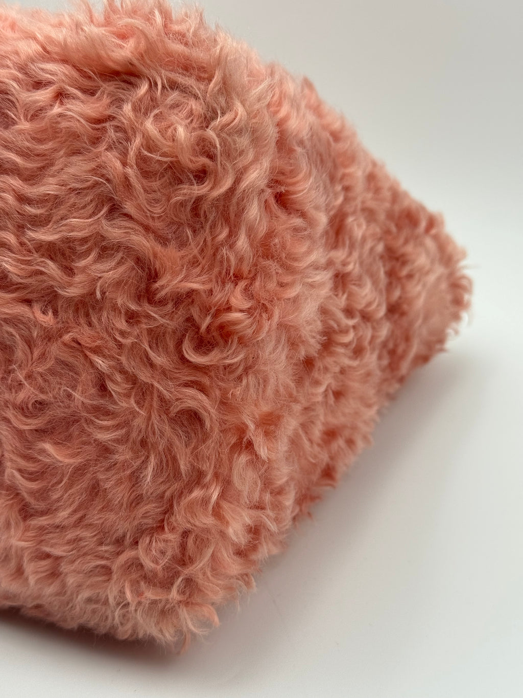 Miu Miu - Borsa Tote Eco Shearling Rosa  Corallo con Dettaglio Gioiello