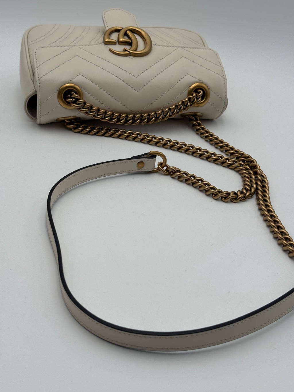 Borsa a Tracolla Gucci Marmont in Pelle Matelassè Small -Bianco Panna