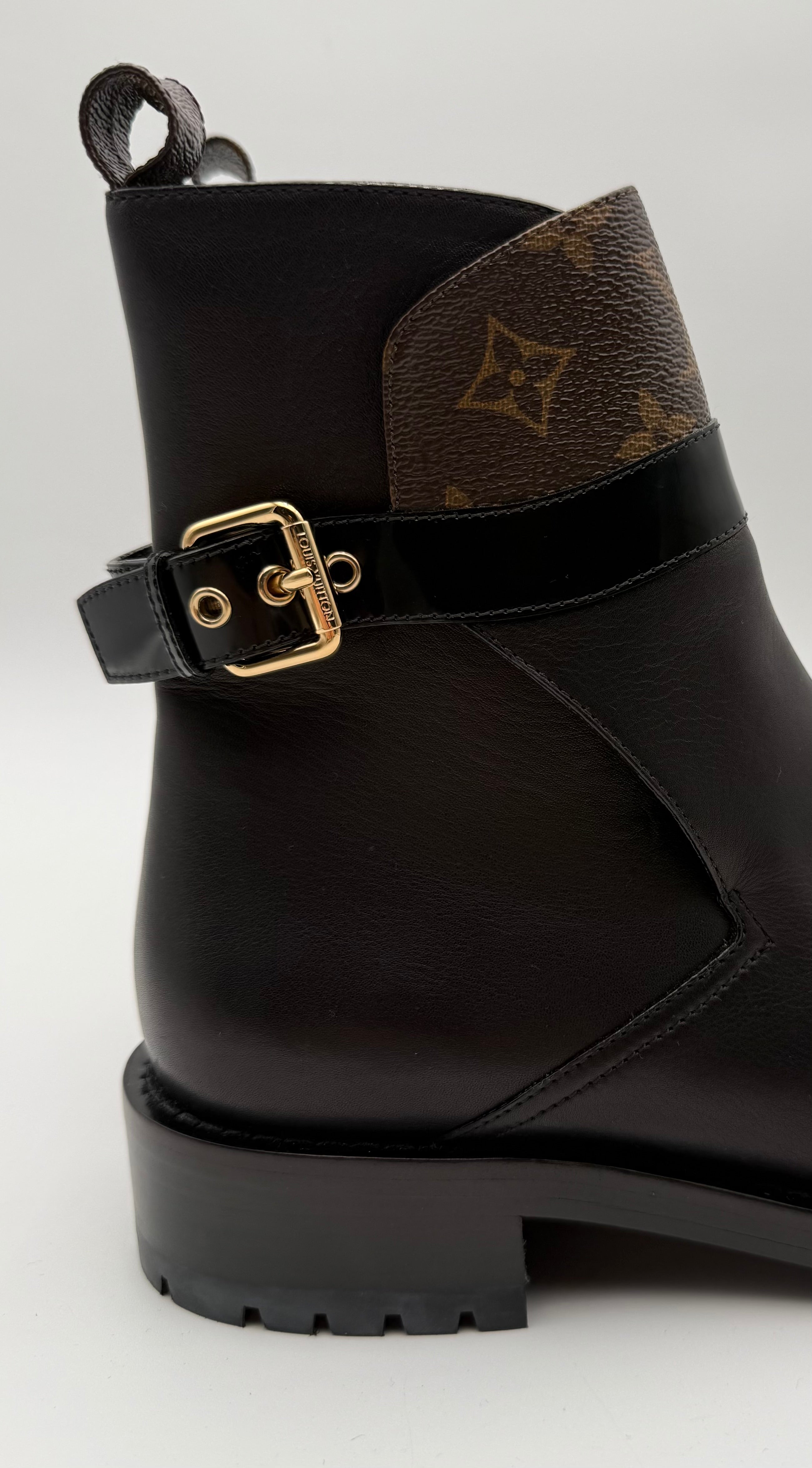 Louis Vuitton Stivaletti Discovery Flat Neri