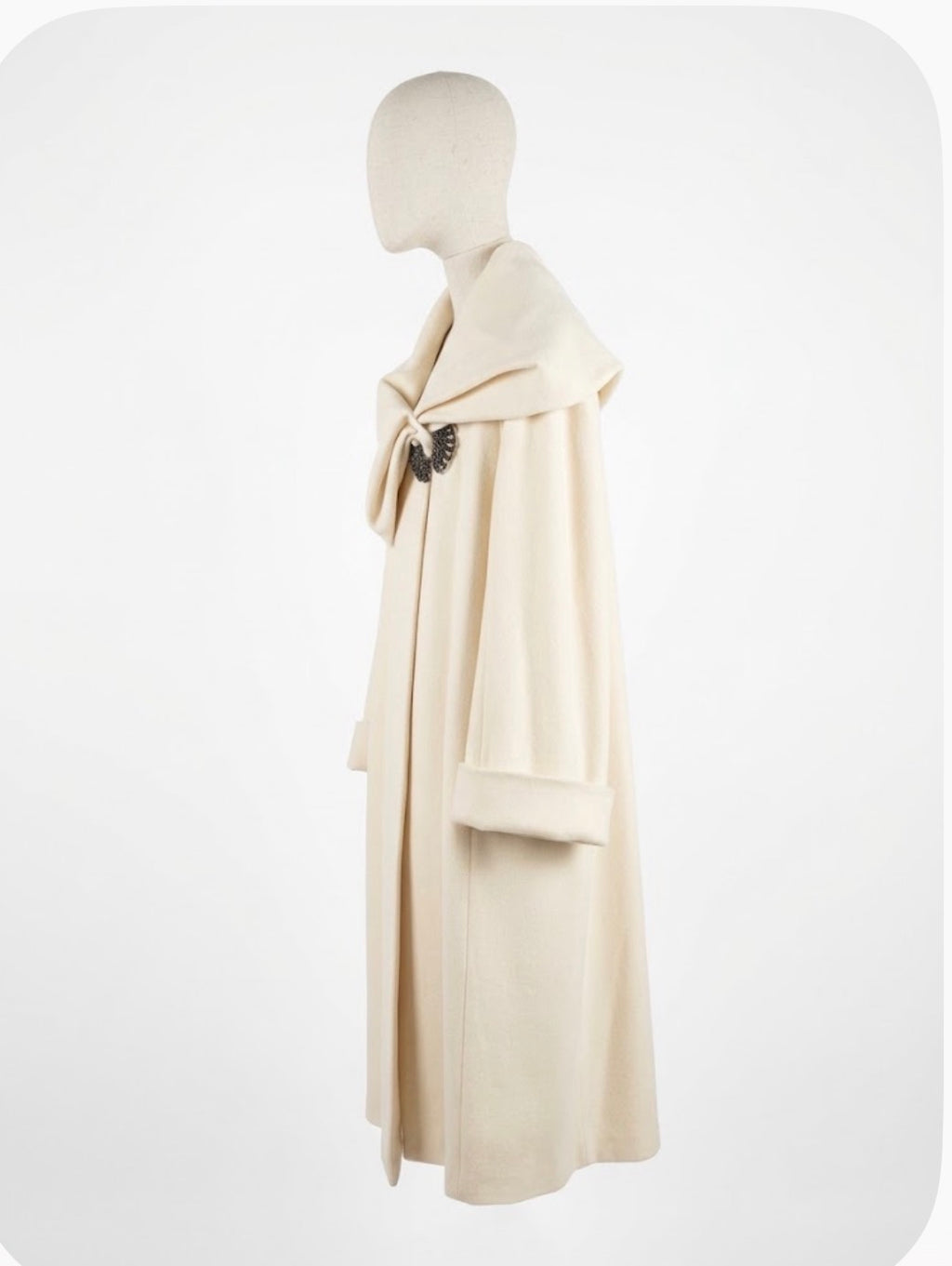 Cappotto Couture  Salvatore Ferragamo  Creations in Lana Panna con Maxi collo a Sciarpa e bottoni Gioiello