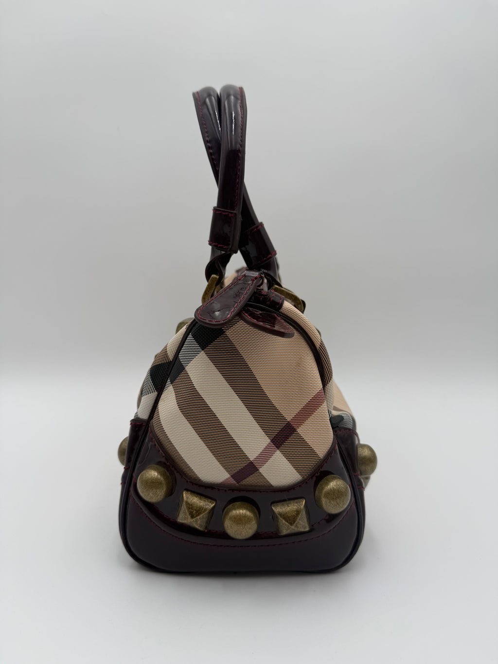 Borsa Burberry Studded Bowling Bag in Canvas House Check e Vernice