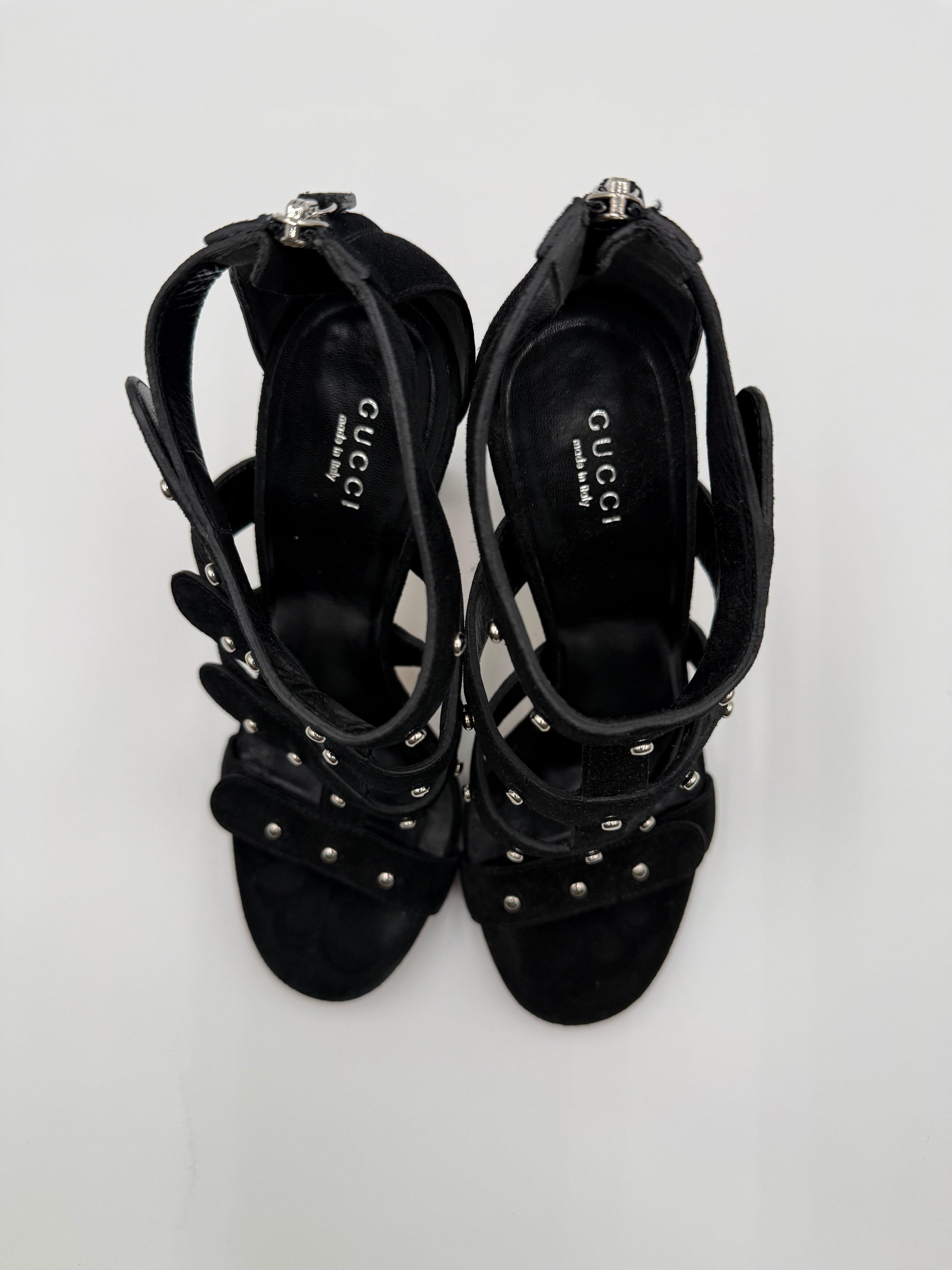 Gucci Sandali  “Cage” in Camoscio nero con Borchie Frida Giannini