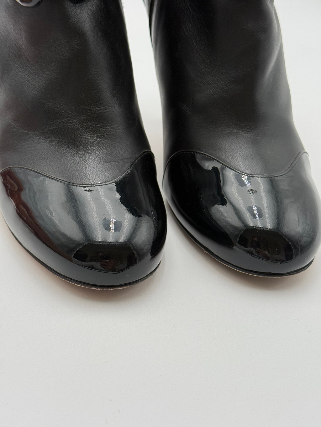 Chanel Stivaletto Camelia in Vernice Nero