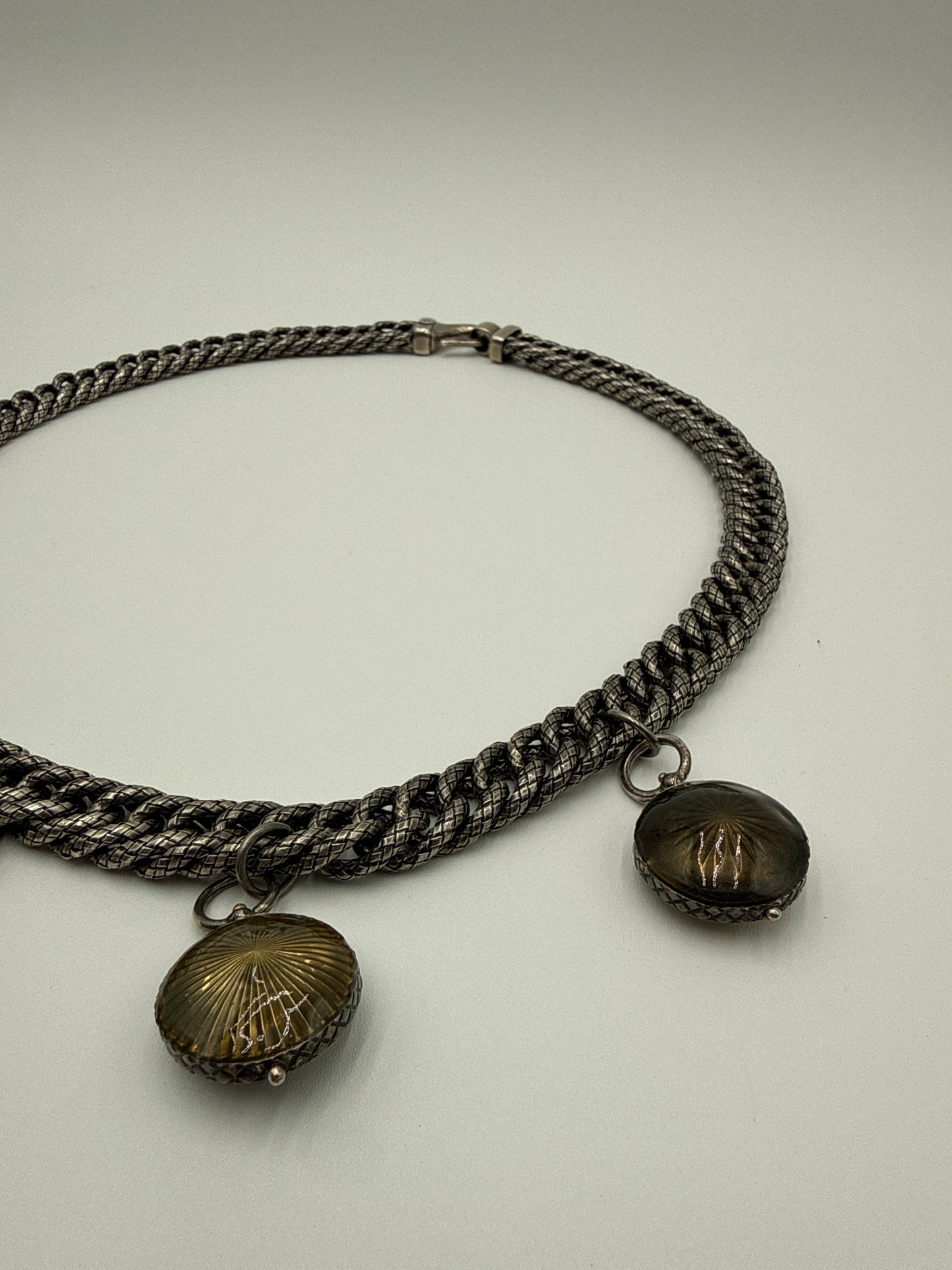 Bottega Veneta Collana intrecciato in Argento Ossidato con Medaglioni