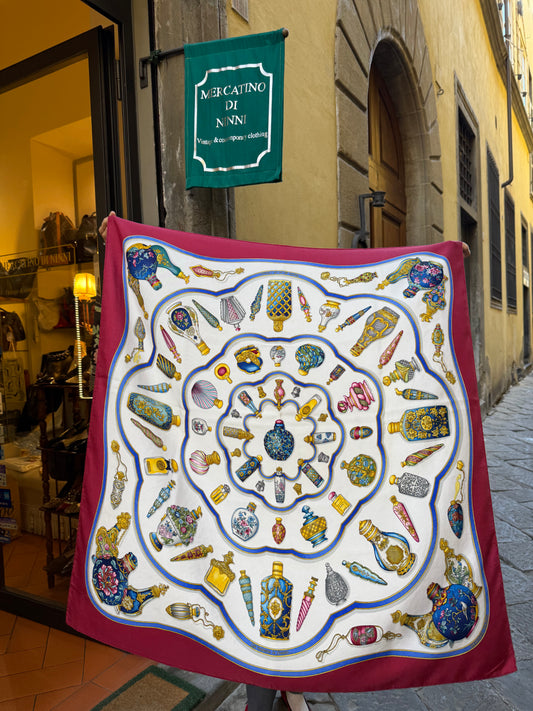 Hermès Foulard Vintage Carré di Seta “Qu’importe Le Flacon” Bordeaux