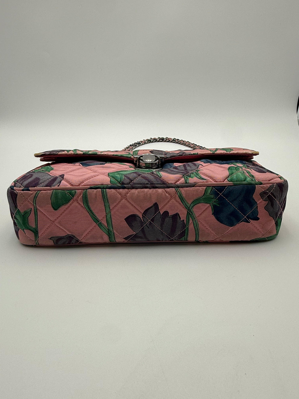 Prada Borsa Vintage Flap in Naylon Trapuntato con Motivo Floreale Rosa