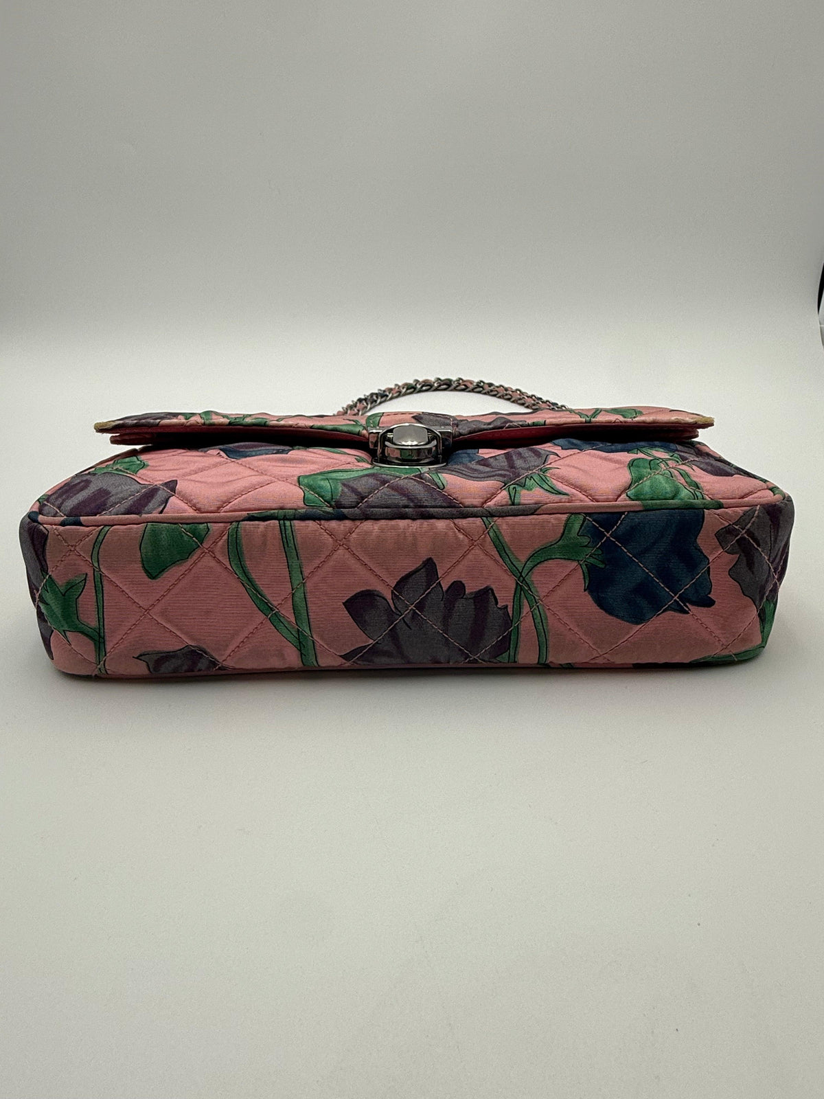 Prada Borsa Vintage Flap in Naylon Trapuntato con Motivo Floreale Rosa