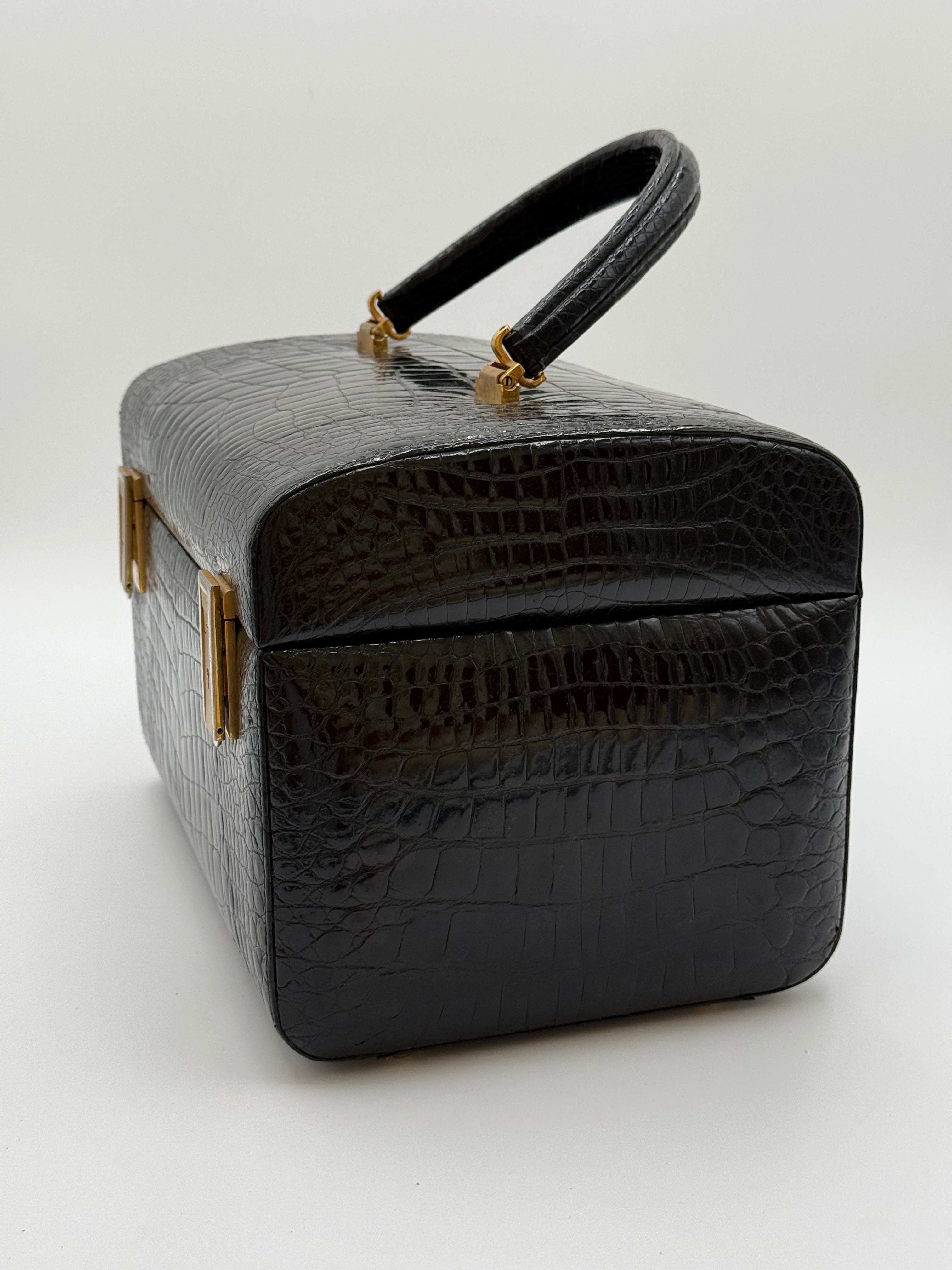 Beauty Casa Vintage  Revlon in Pelle di Coccodrillo Nero