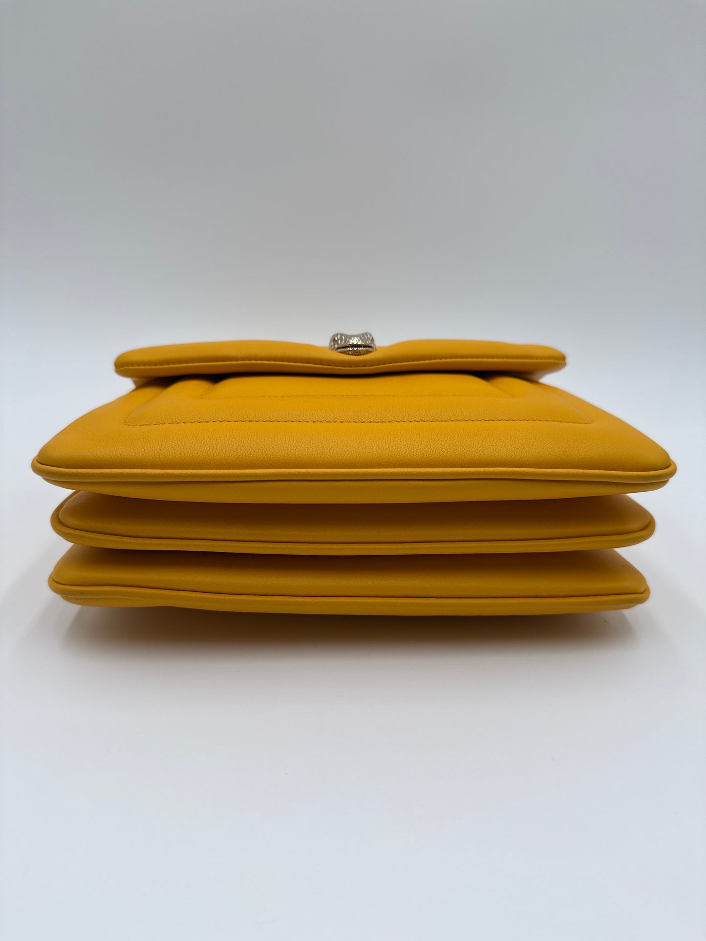 Bulgari Borsa Serpenti Reverse Mini in Pelle Gialla