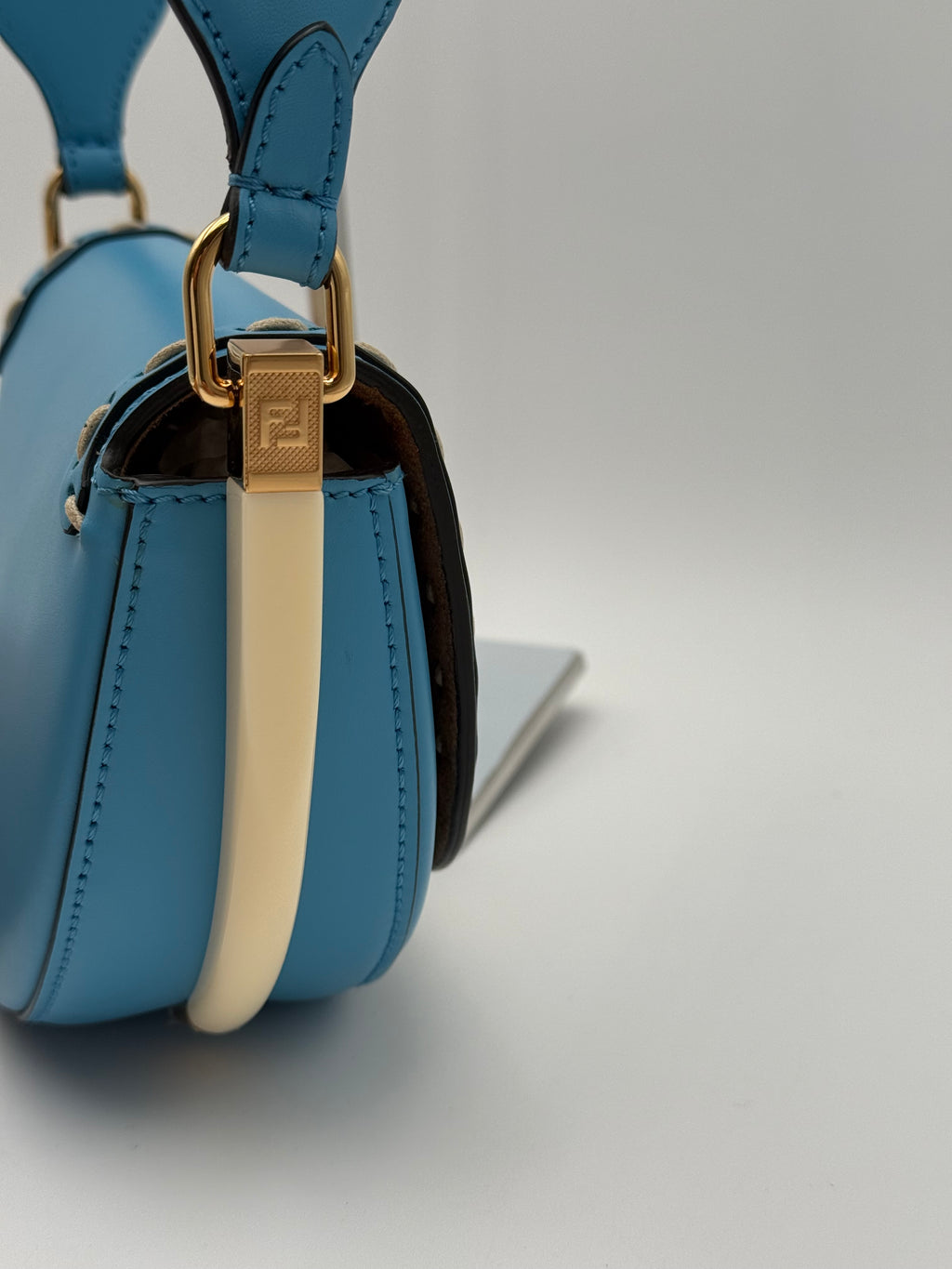 Borsa Fendi Moonlight blu Avio in Pelle di Vitello con inserti di Avorio