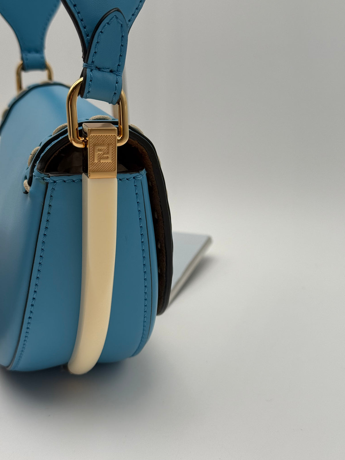 Borsa Fendi Moonlight blu Avio in Pelle di Vitello con inserti di Avorio
