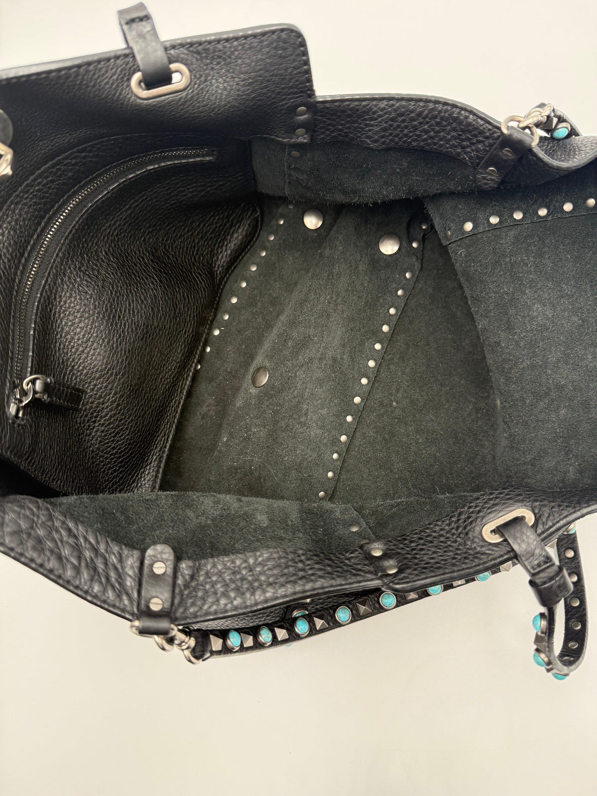 Valentino Garavani Borsa Tote Rockstud Medium Rolling in Pelle Granata Nera e Pietre Turchese - Mercatino di Ninni