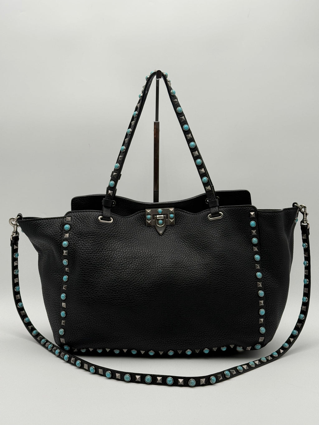 Valentino Garavani Borsa Tote Rockstud Medium Rolling in Pelle Granata Nera e Pietre Turchese - Mercatino di Ninni