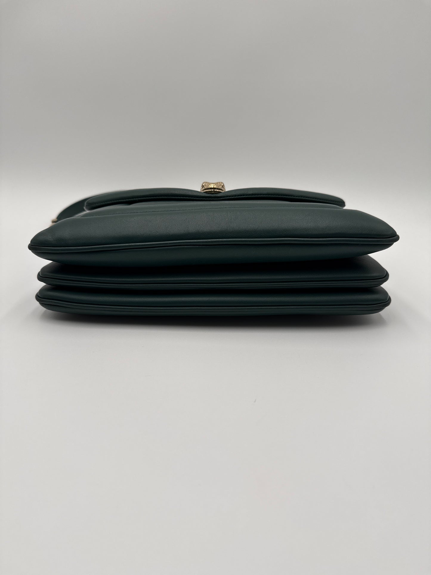 Bulgari Serpenti Borsa Reverse in Pelle di Vitello Smeraldo