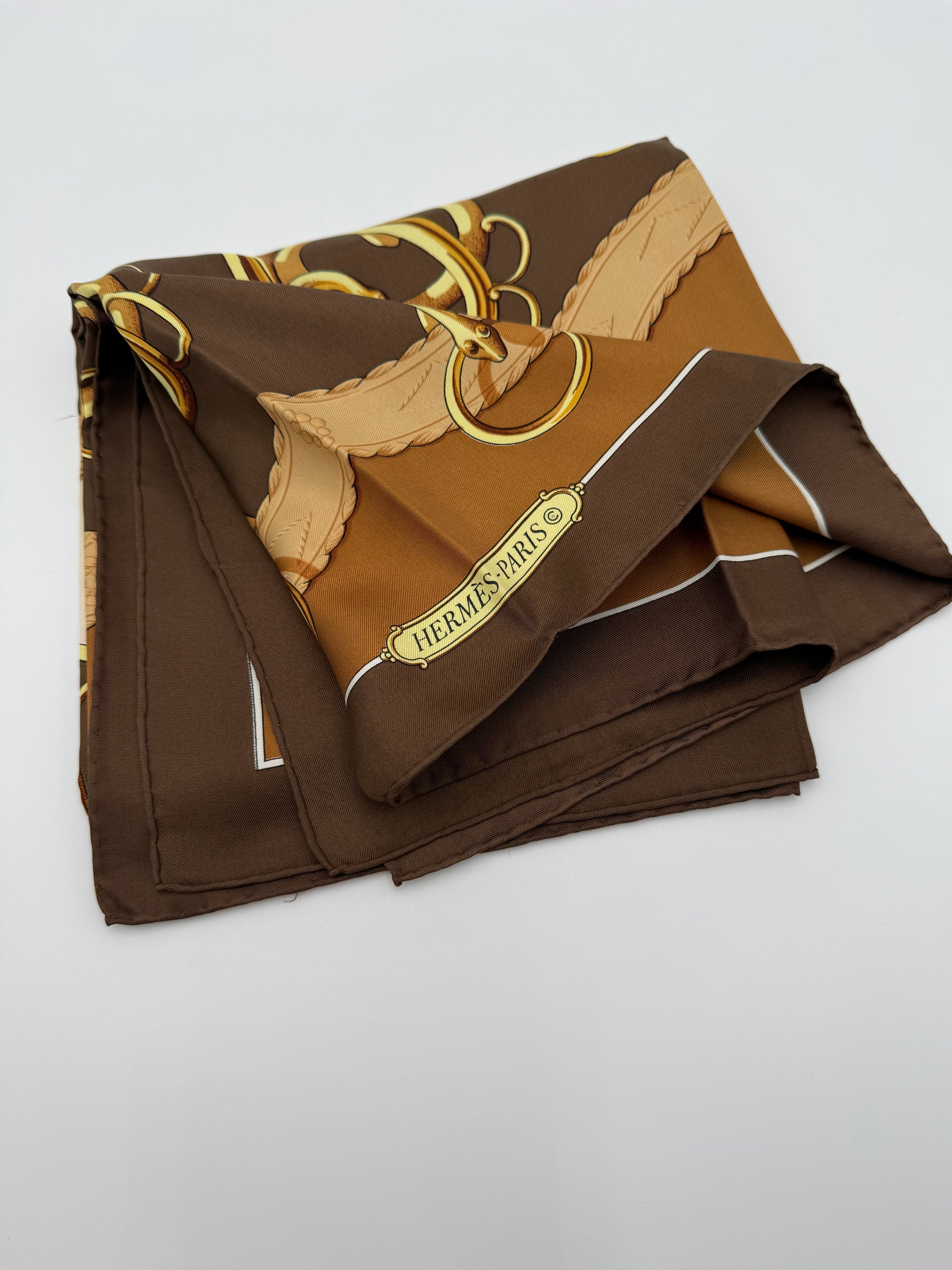 Hermès Foulard Carrè "Mors à Jouets" Seta Marrone - Mercatino di Ninni
