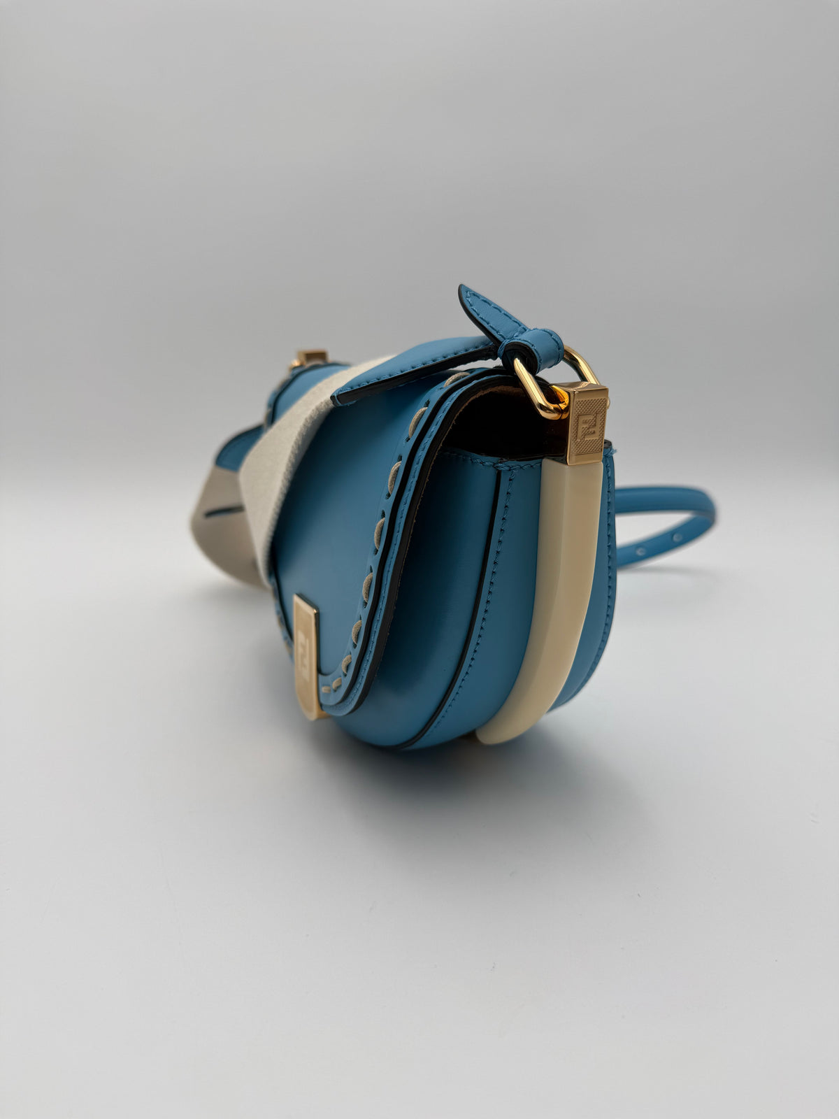 Borsa Fendi Moonlight blu Avio in Pelle di Vitello con inserti di Avorio