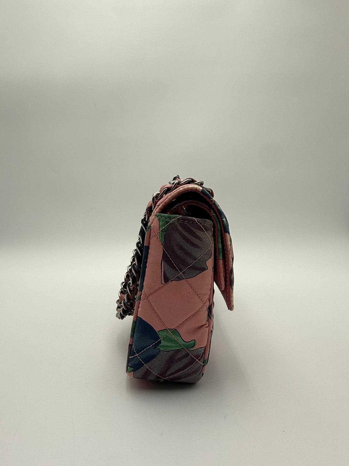 Prada Borsa Vintage Flap in Naylon Trapuntato con Motivo Floreale Rosa