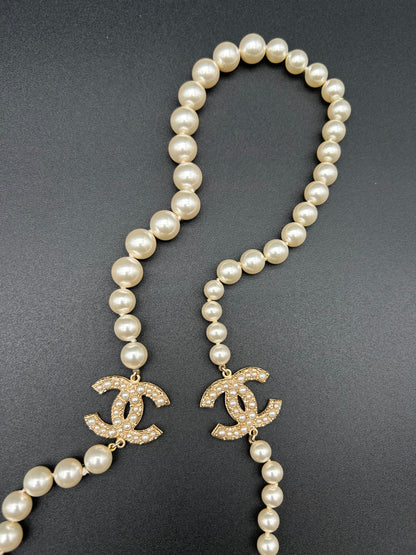 Collana Chanel CC con perle