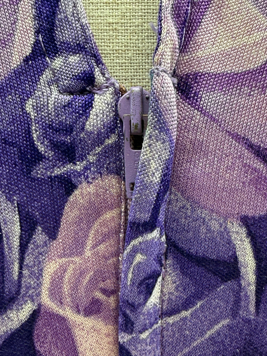 Versace Maglia Vintage in Viscosa Stampa Rose Viola