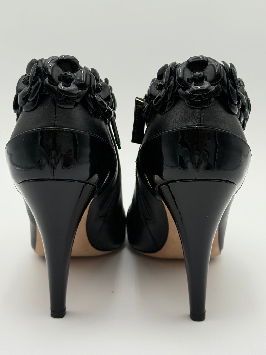 Chanel Stivaletto Camelia in Vernice Nero