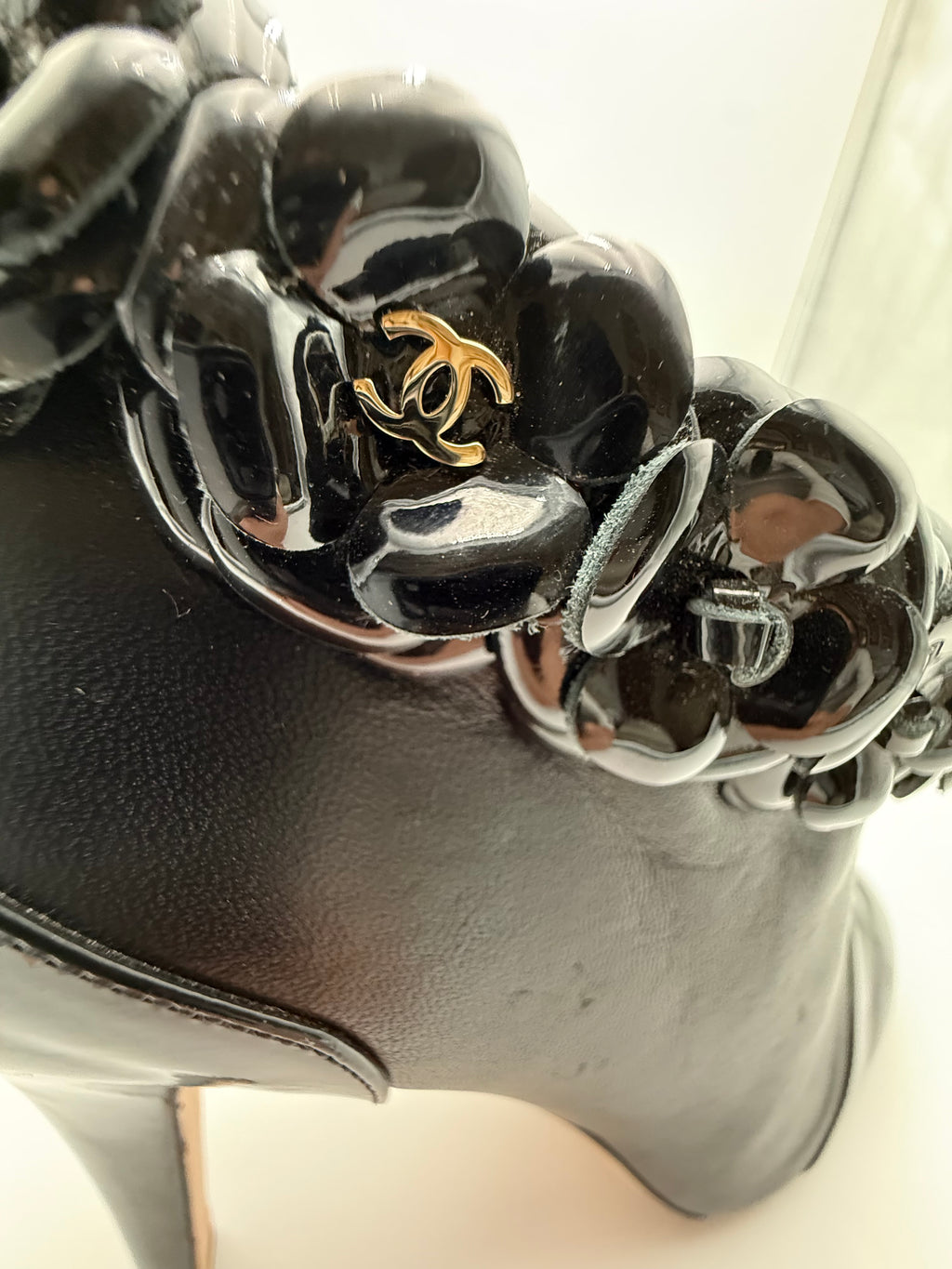 Chanel Stivaletto Camelia in Vernice Nero