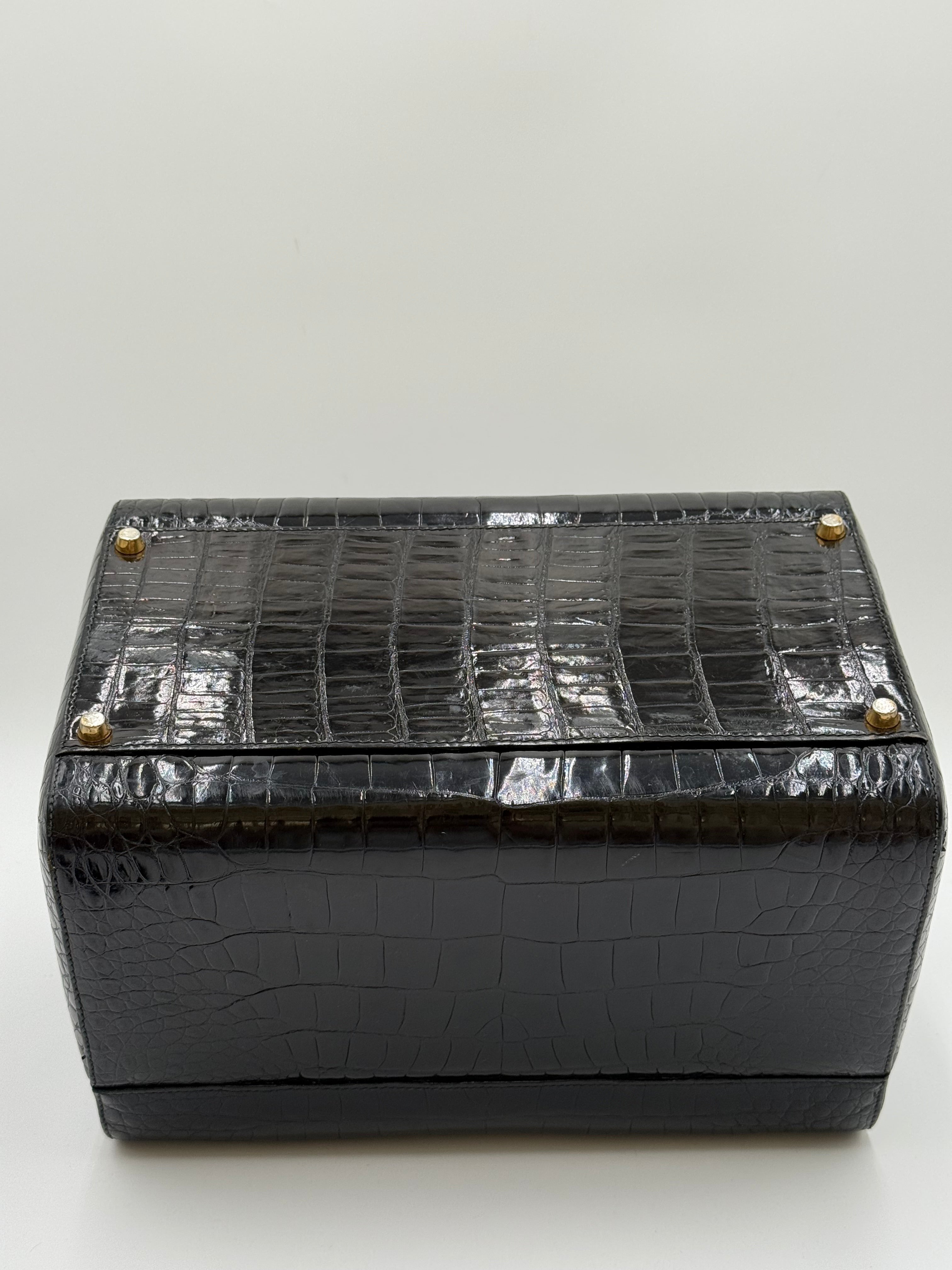 Beauty Casa Vintage  Revlon in Pelle di Coccodrillo Nero