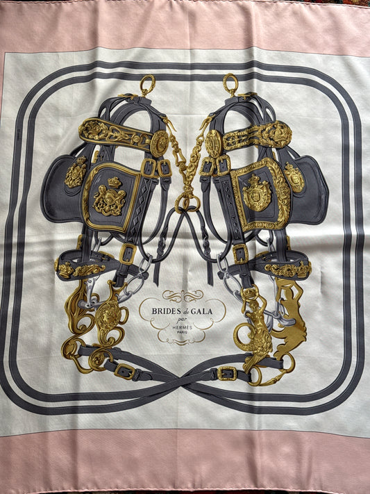 Hermés Foulard Vintage di seta carrè Rosa "Brides de Gala"