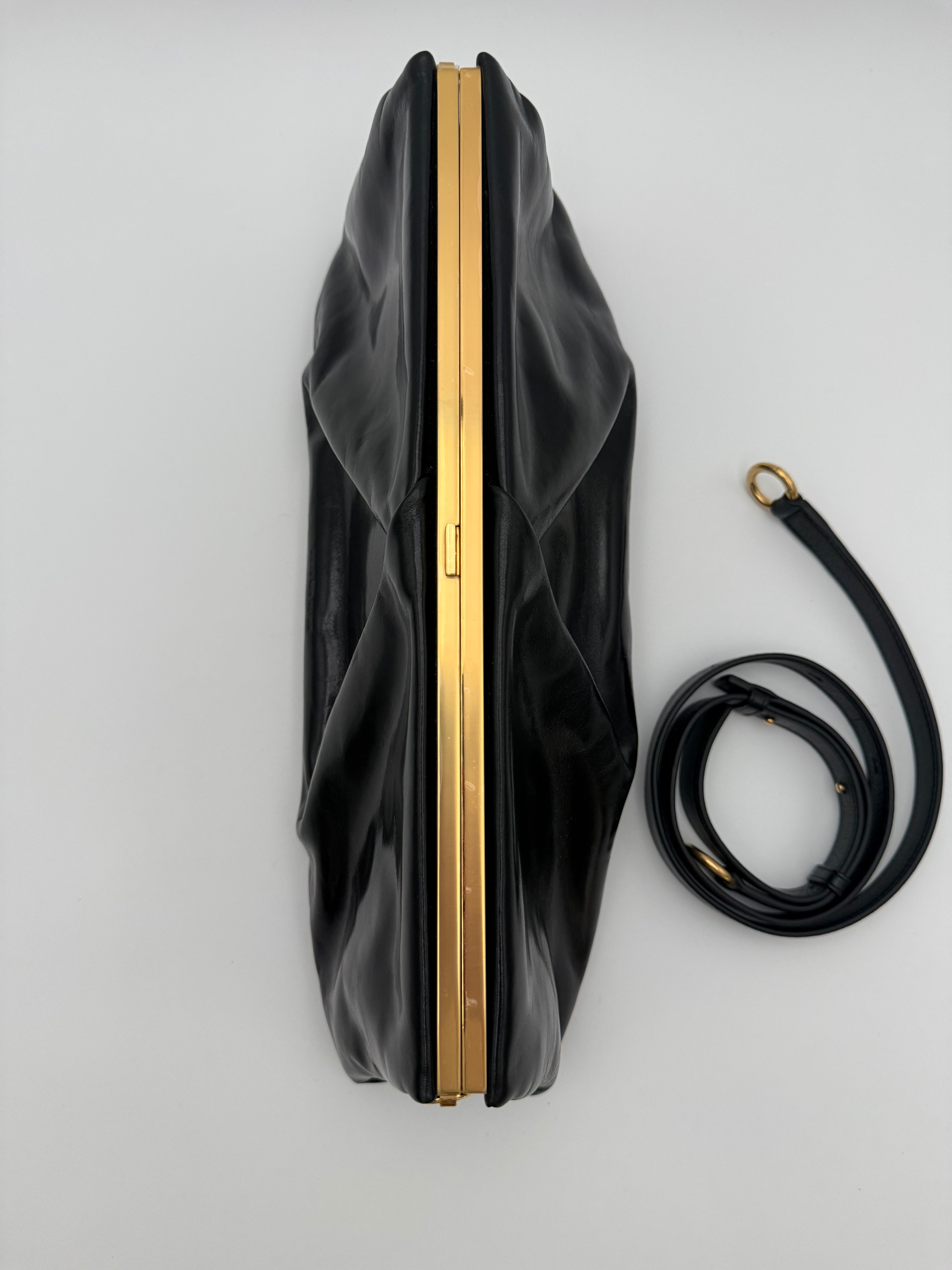 Borsa a Tracolla Dries Van Noten in Pelle Lucida Nera con Chiusura a Scatto