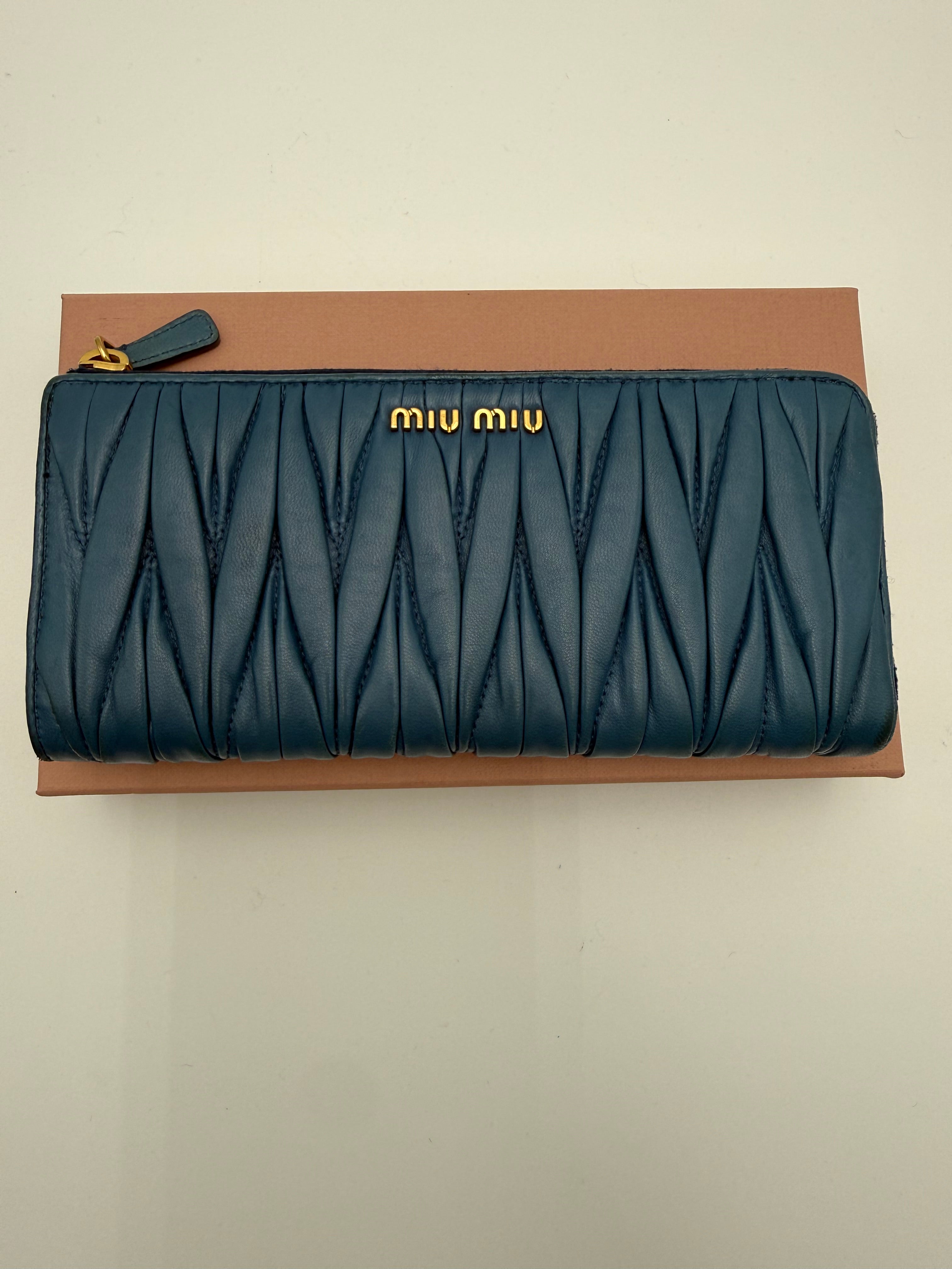 Miumiu Portafoglio in Pelle Matelassé Cobalto